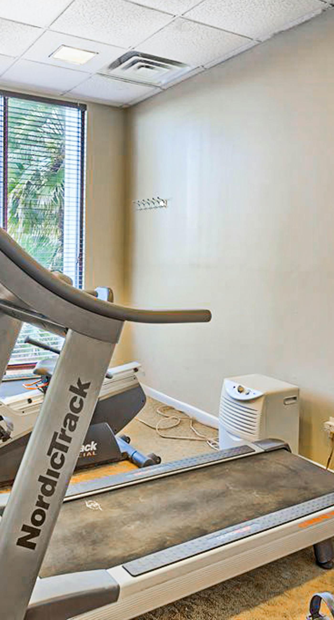 Fun, beachy condo in Gulf-front complex with pool & tennis court