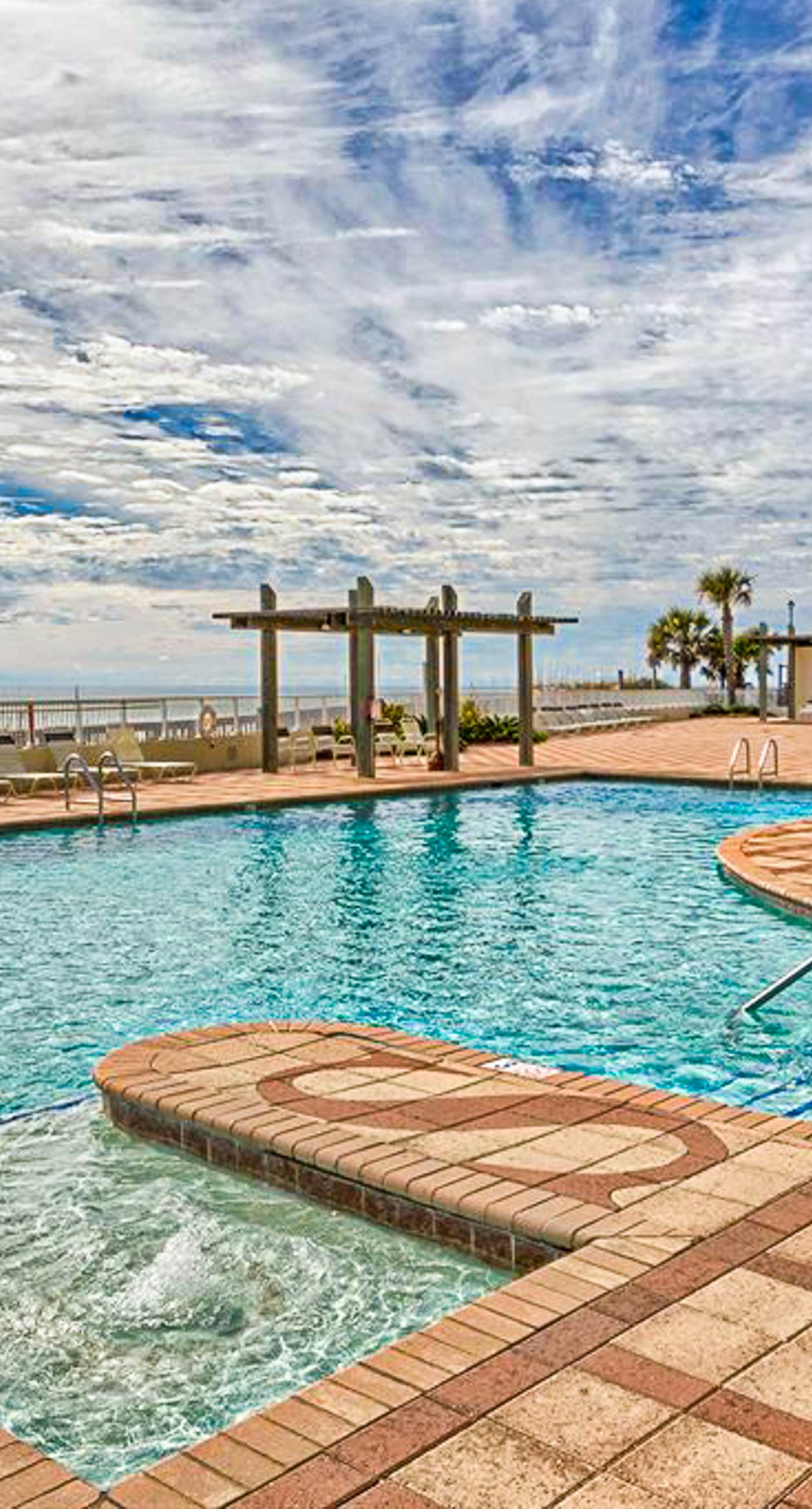 Fun, beachy condo in Gulf-front complex with pool & tennis court