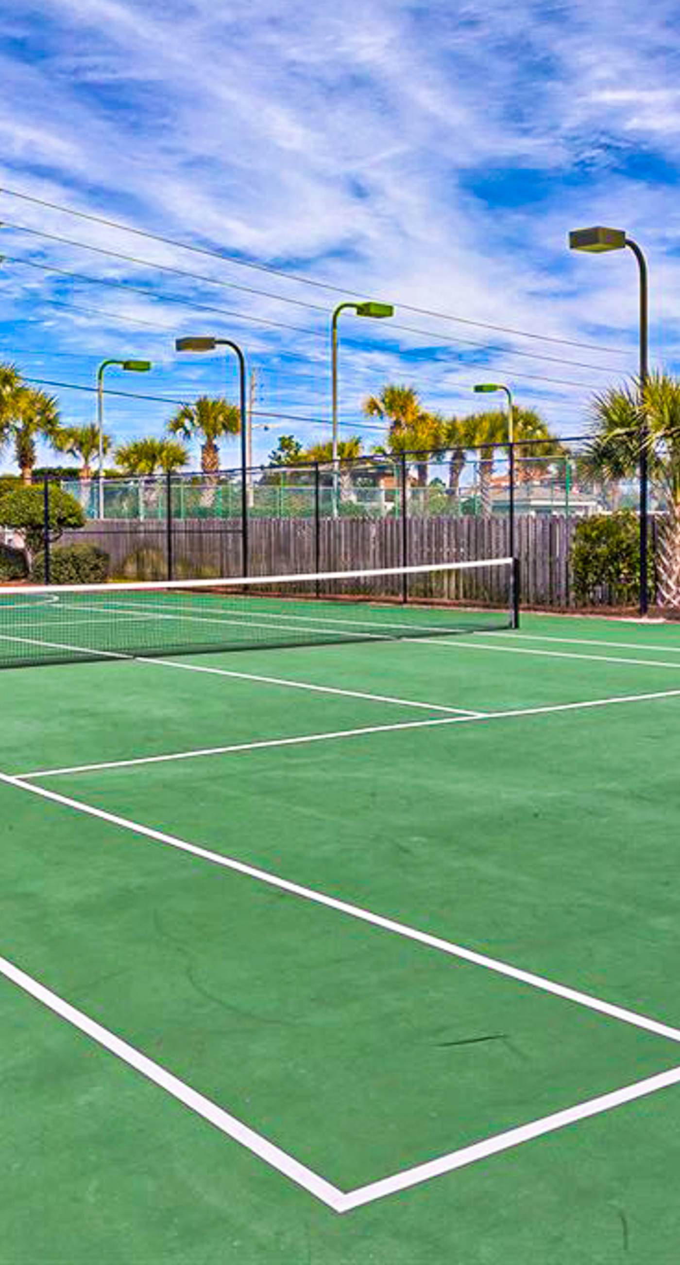 Fun, beachy condo in Gulf-front complex with pool & tennis court