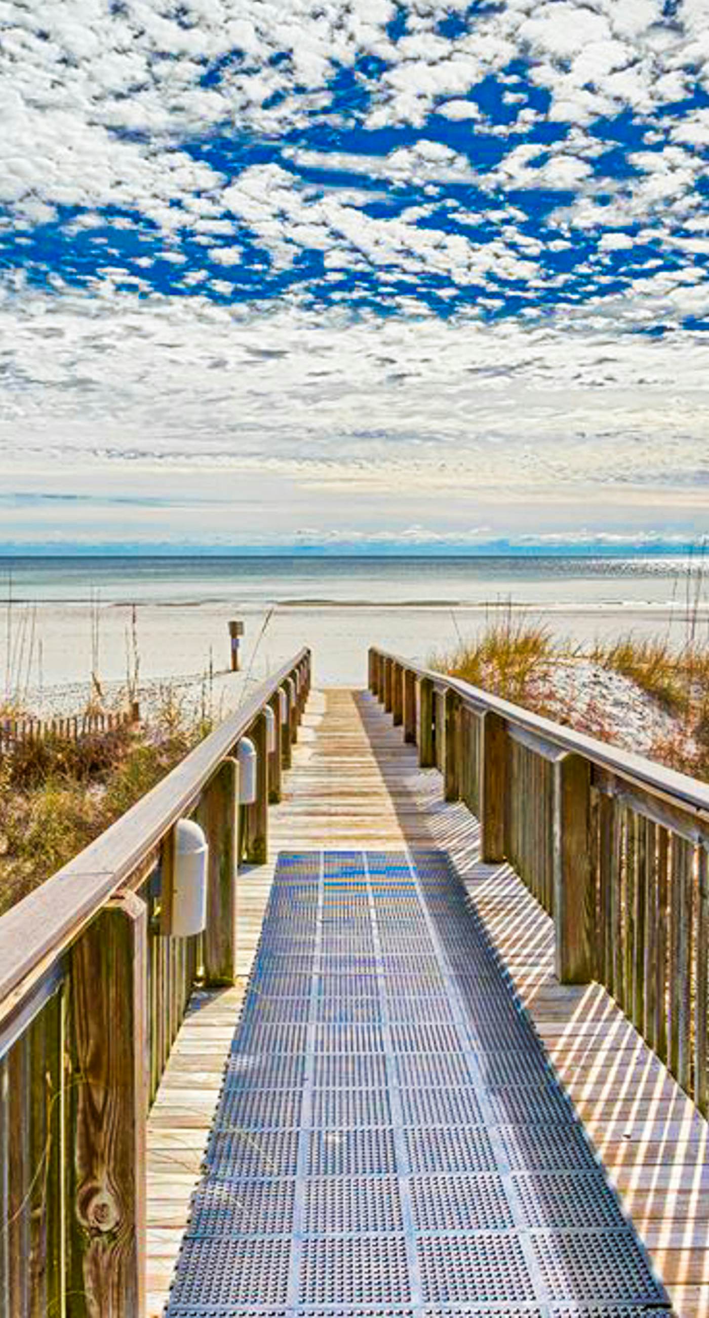 Fun, beachy condo in Gulf-front complex with pool & tennis court