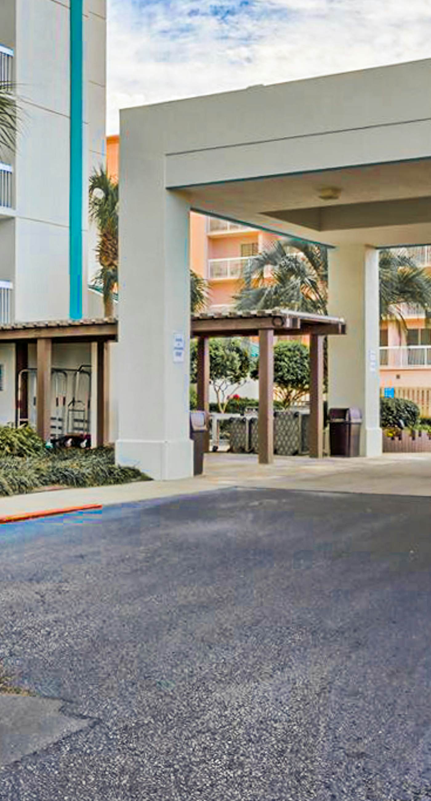 Fun, beachy condo in Gulf-front complex with pool & tennis court