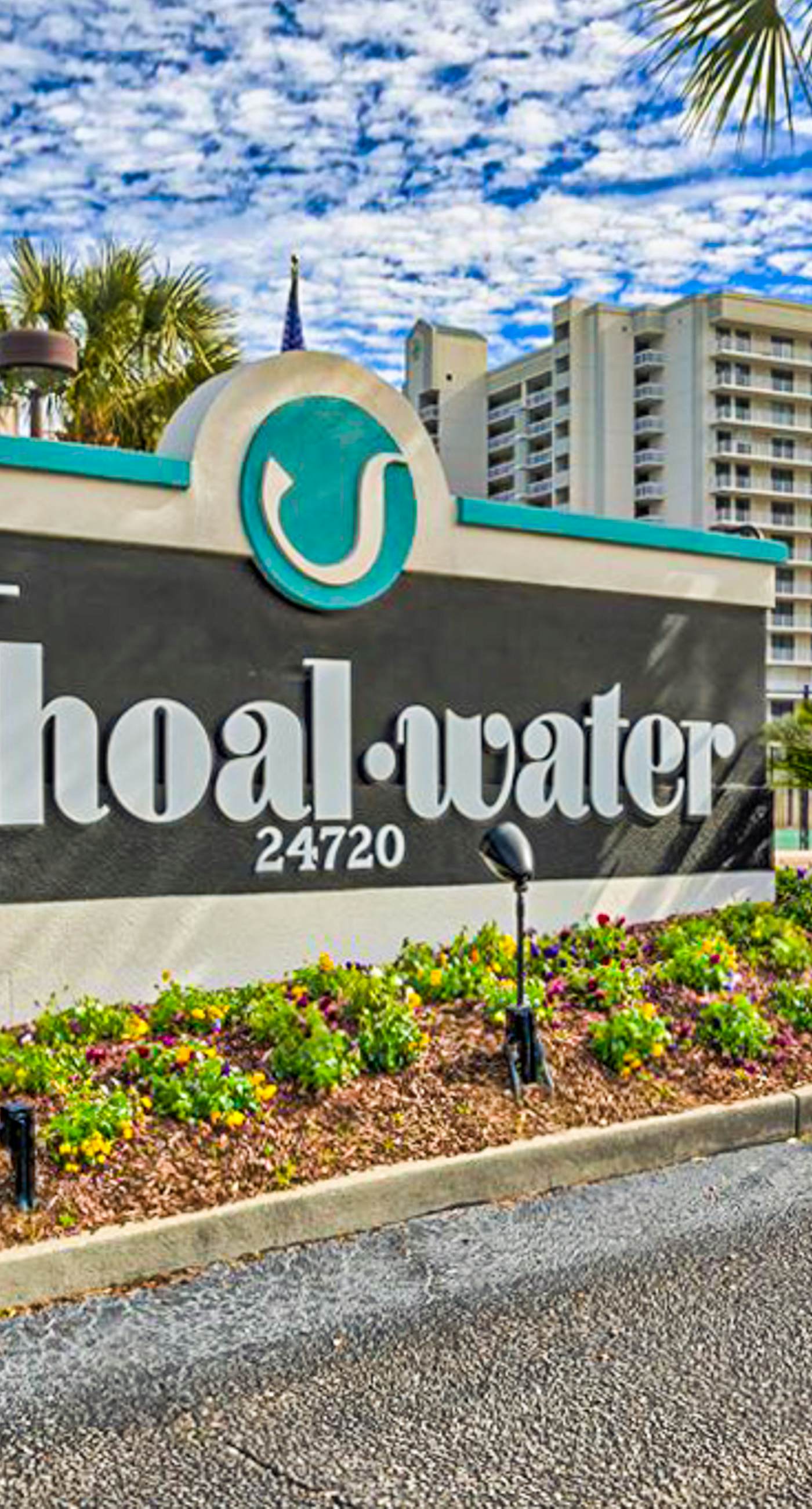 Fun, beachy condo in Gulf-front complex with pool & tennis court