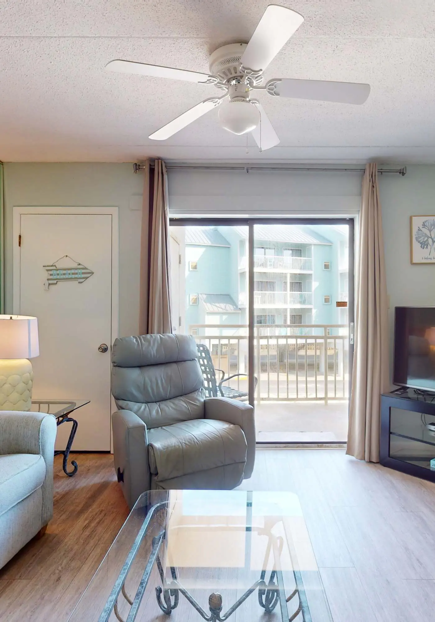 Beautiful condo in Gulf-Front resort w/shared pool, free WiFi, & AC