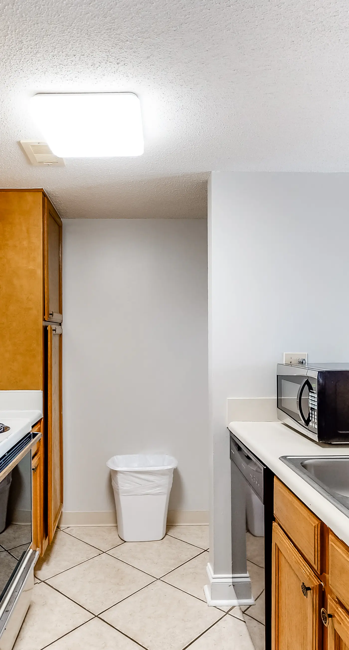 Bright resort condo with pool access, cozy patio, plus a washer/dryer