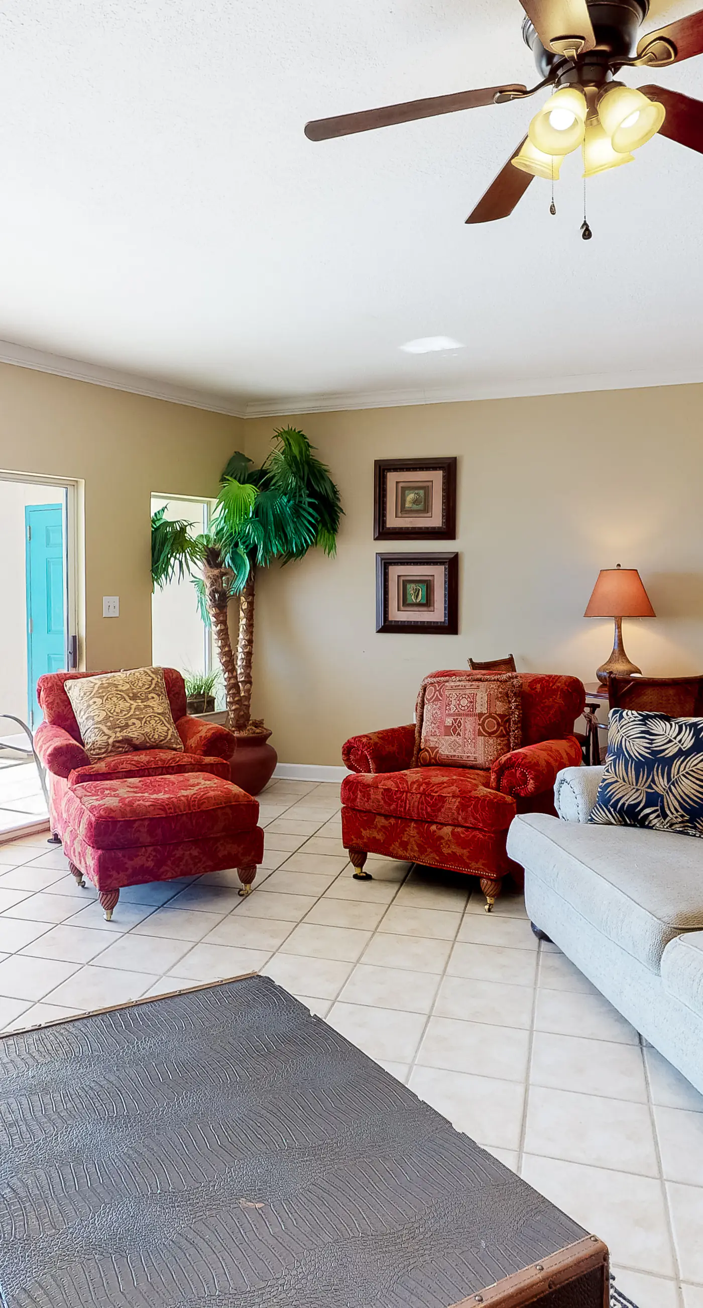 Oceanfront Condo w/Balcony, Free WiFi, Shared Pool, Gym,  and Sauna