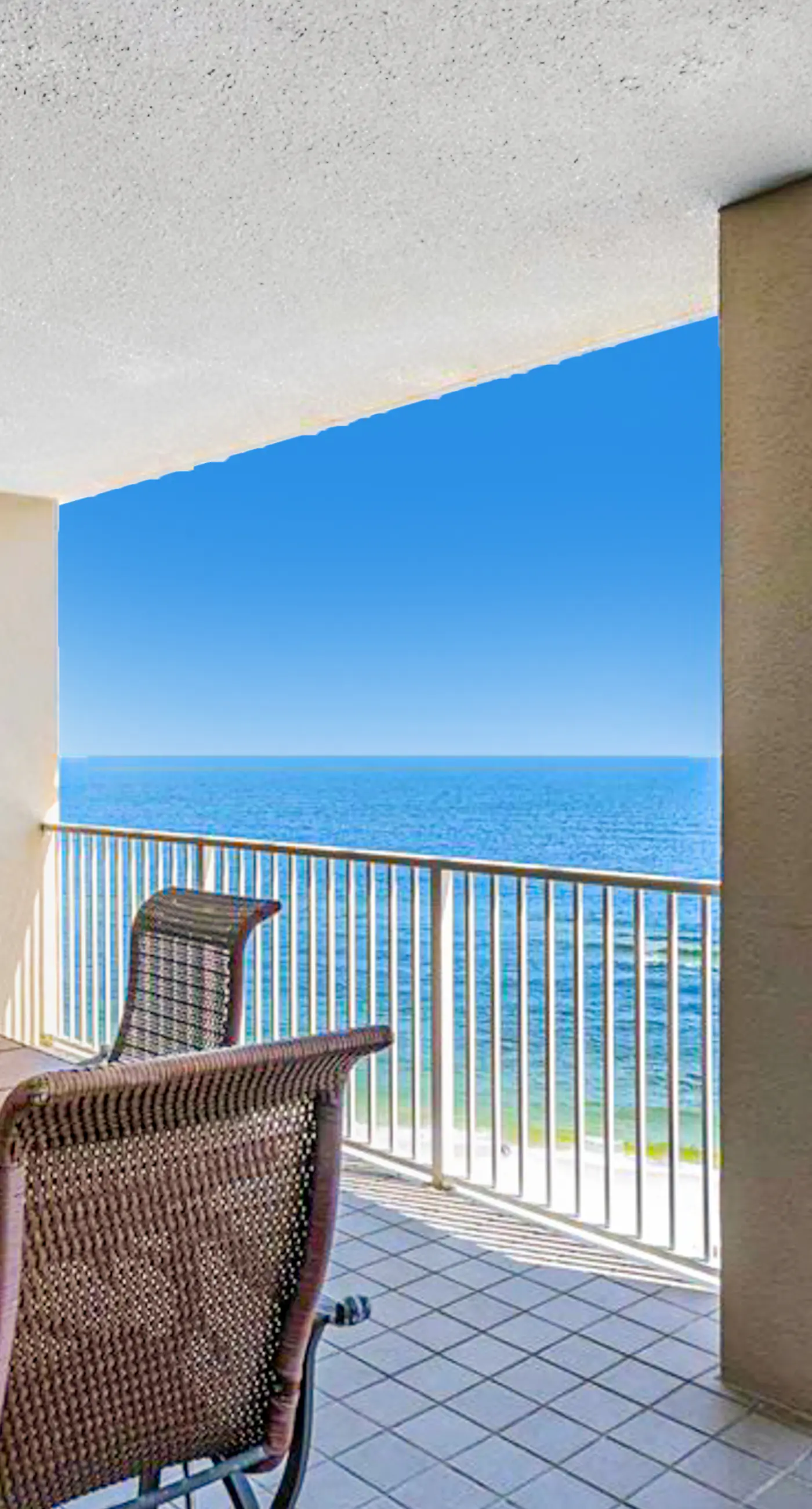 Gulf-front 15th-floor condo with balcony, pools, hot tub, AC, beach views, gym