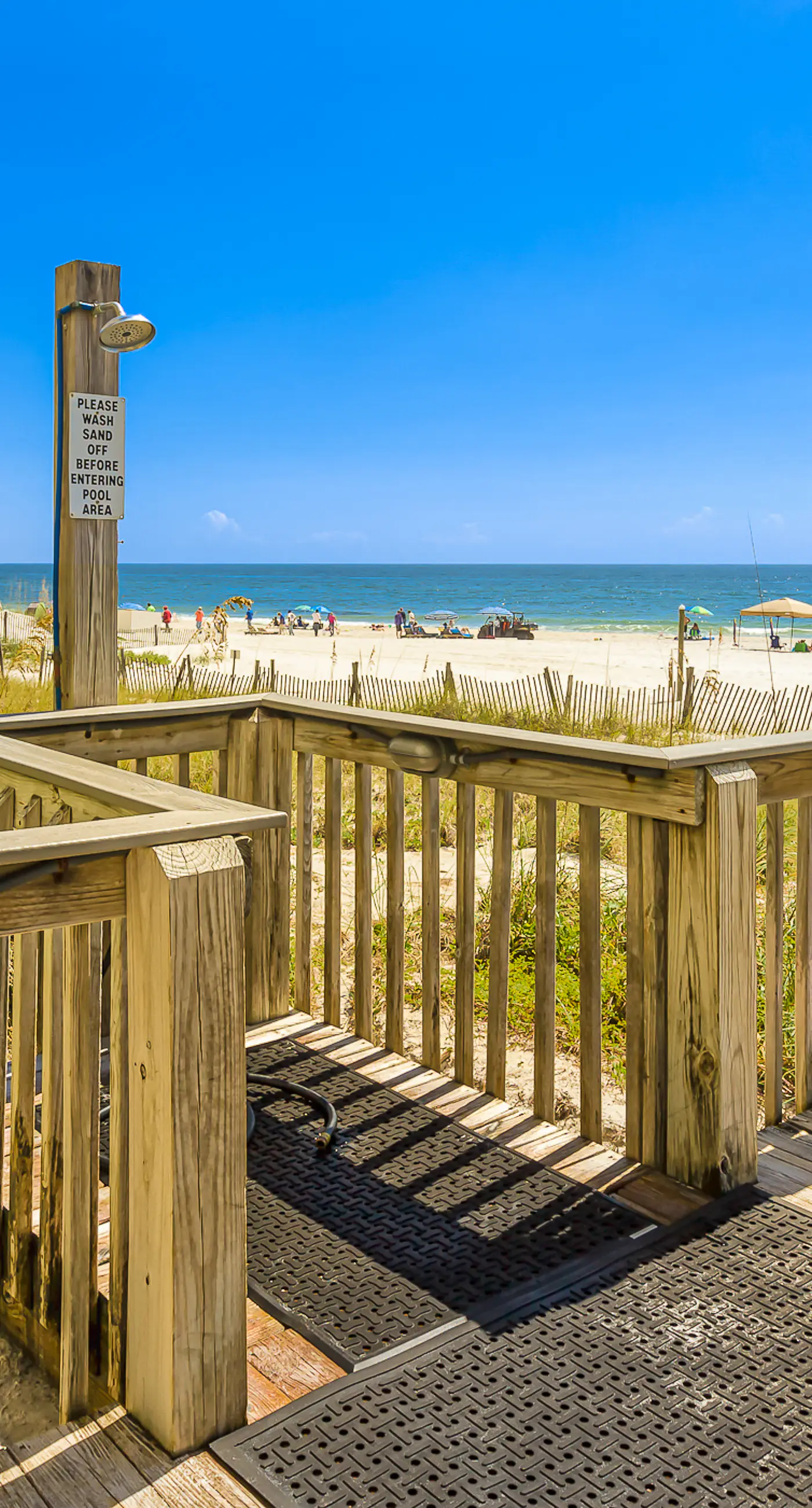 Gulf-front 15th-floor condo with balcony, pools, hot tub, AC, beach views, gym