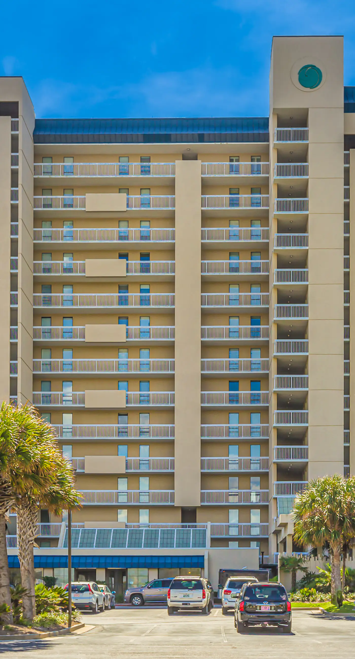 Gulf-front 15th-floor condo with balcony, pools, hot tub, AC, beach views, gym