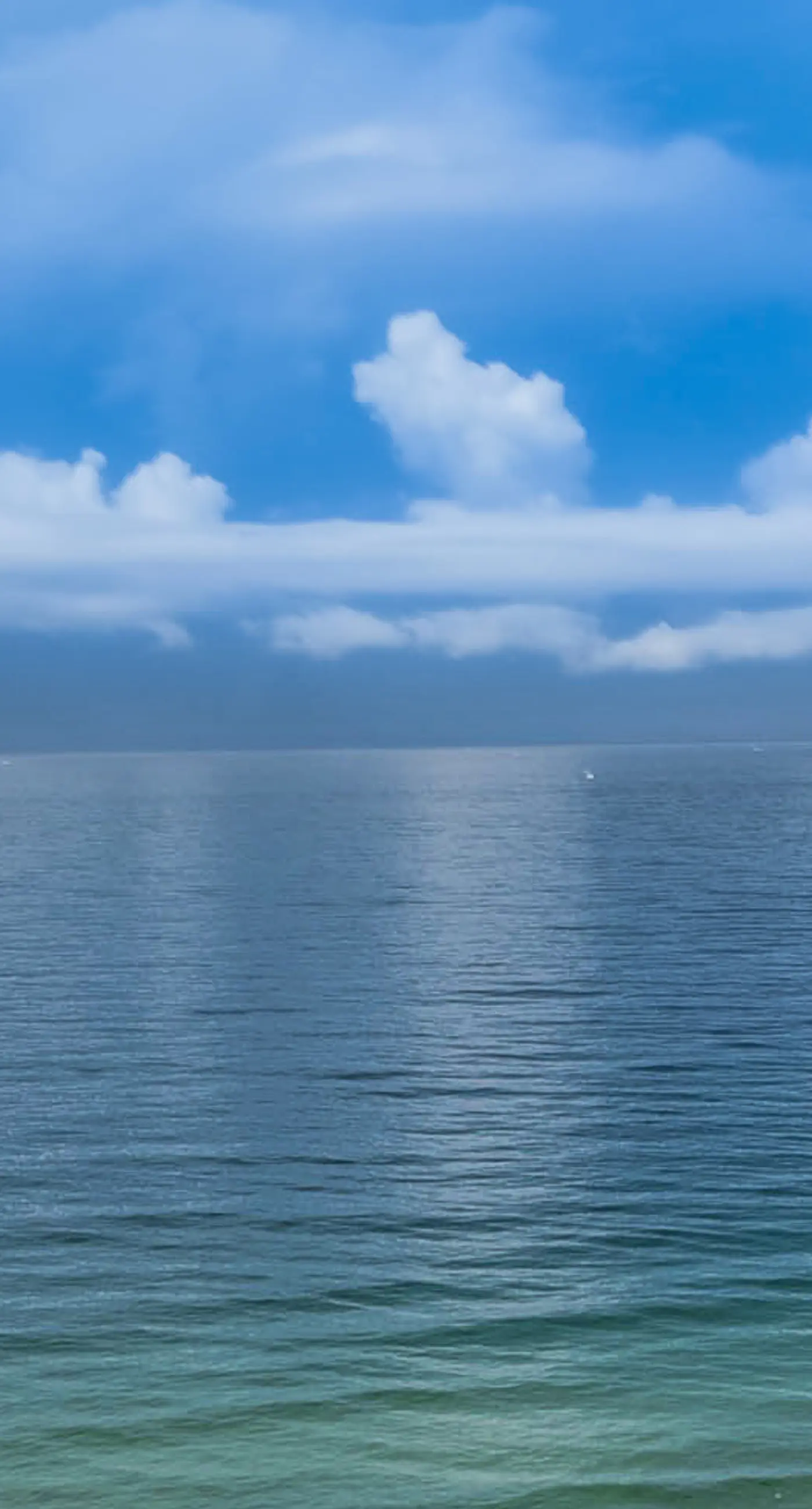 Gulf-front 15th-floor condo with balcony, pools, hot tub, AC, beach views, gym