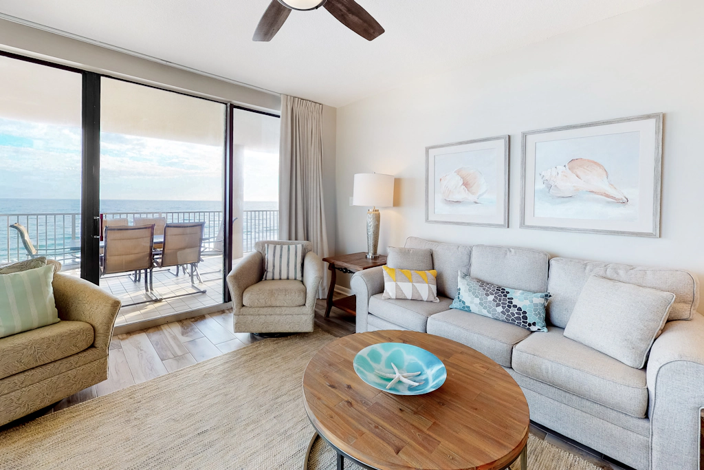 Gulf-Front 6th-Floor Condo w/Balcony, Shared Pool, Hot Tub - Snowbird-Friendly