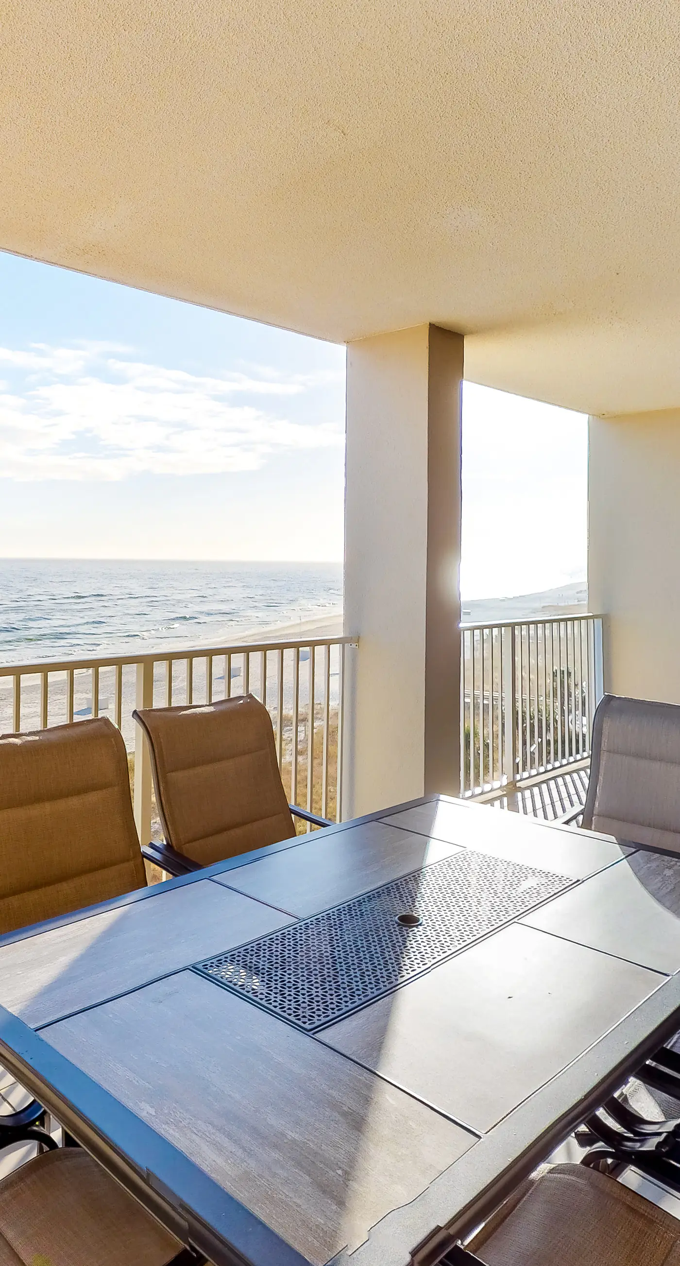 Gulf-Front 6th-Floor Condo w/Balcony, Shared Pool, Hot Tub - Snowbird-Friendly