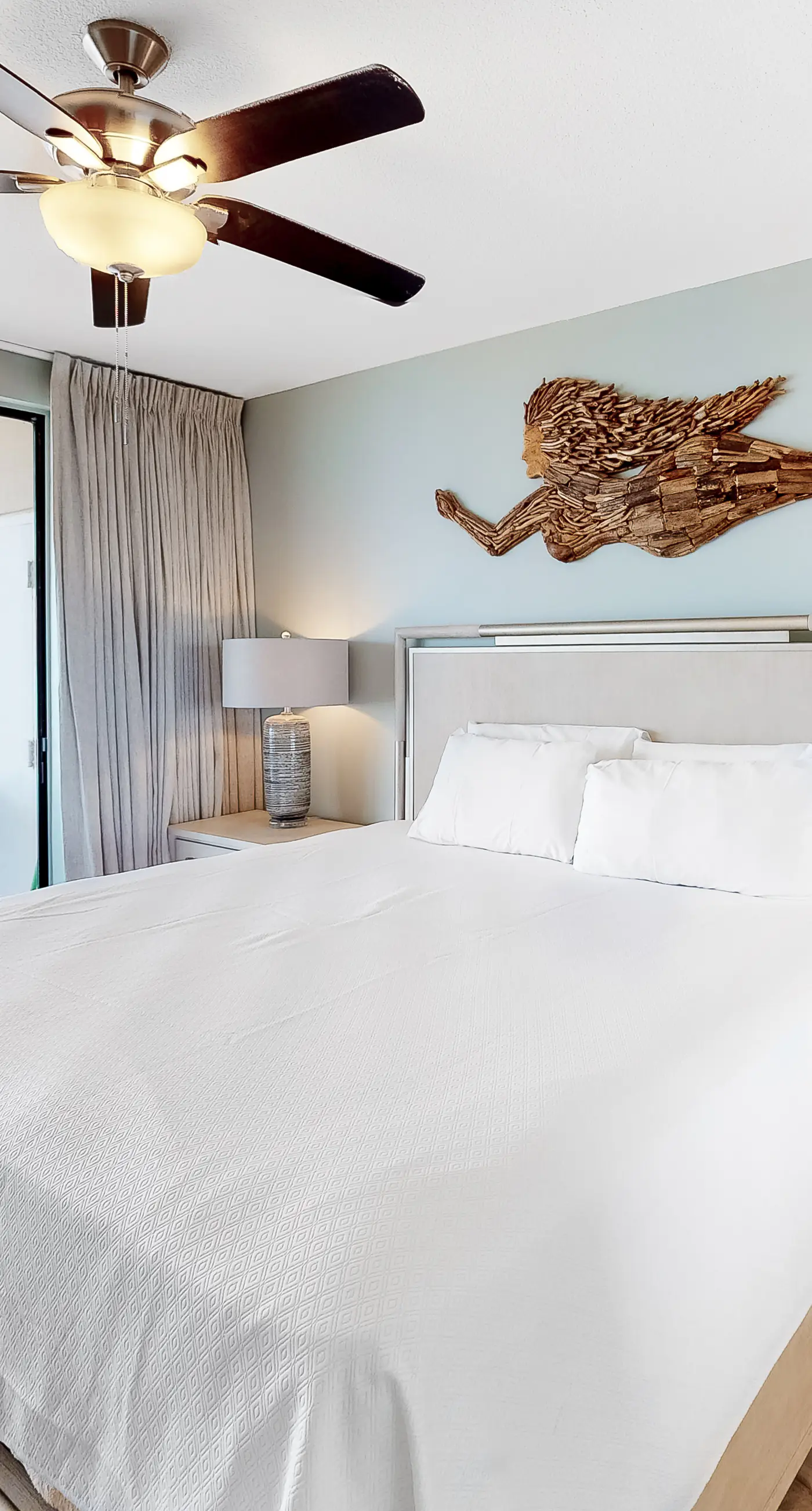 Gulf-Front 6th-Floor Condo w/Balcony, Shared Pool, Hot Tub - Snowbird-Friendly