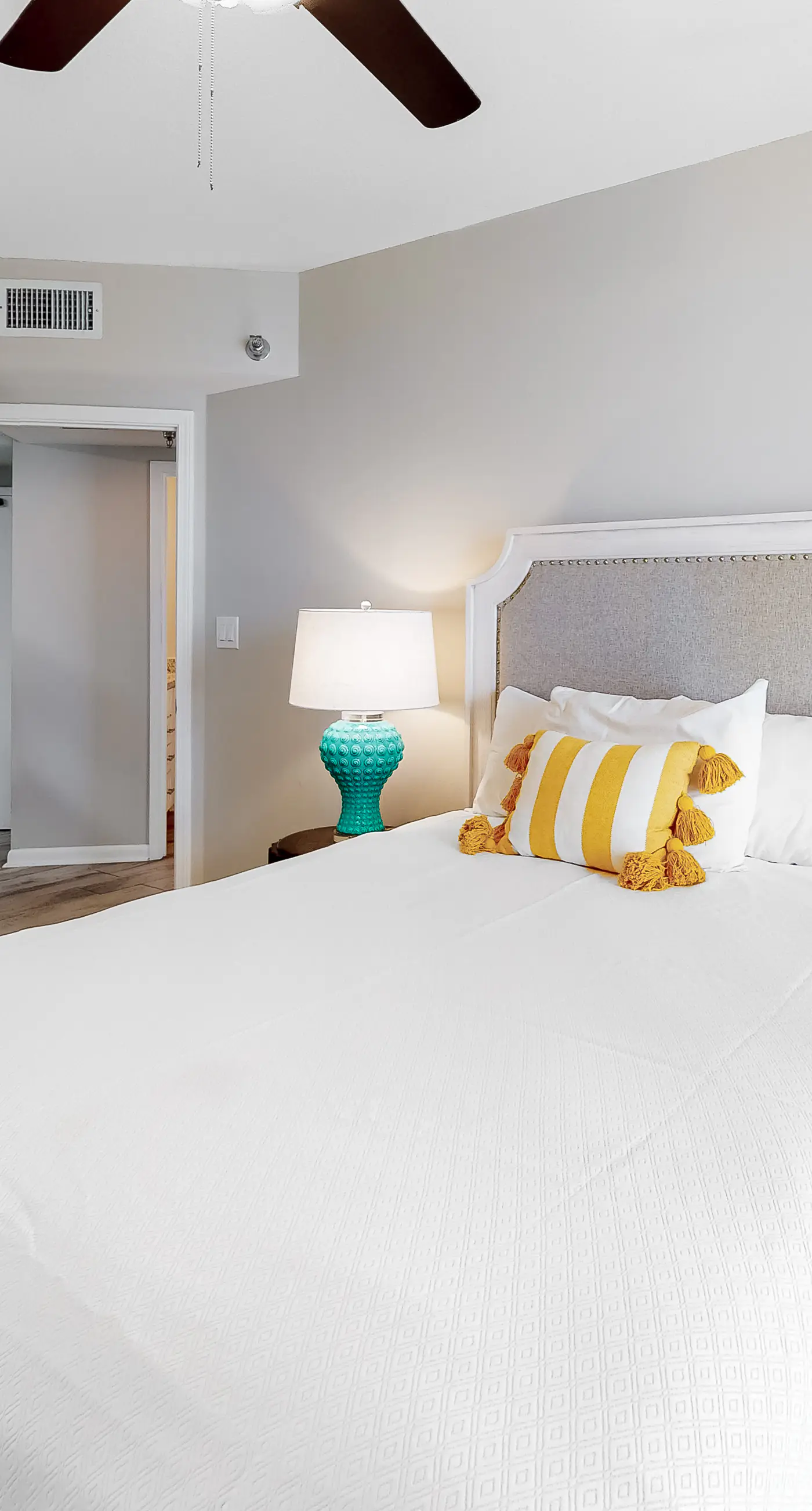 Gulf-Front 6th-Floor Condo w/Balcony, Shared Pool, Hot Tub - Snowbird-Friendly