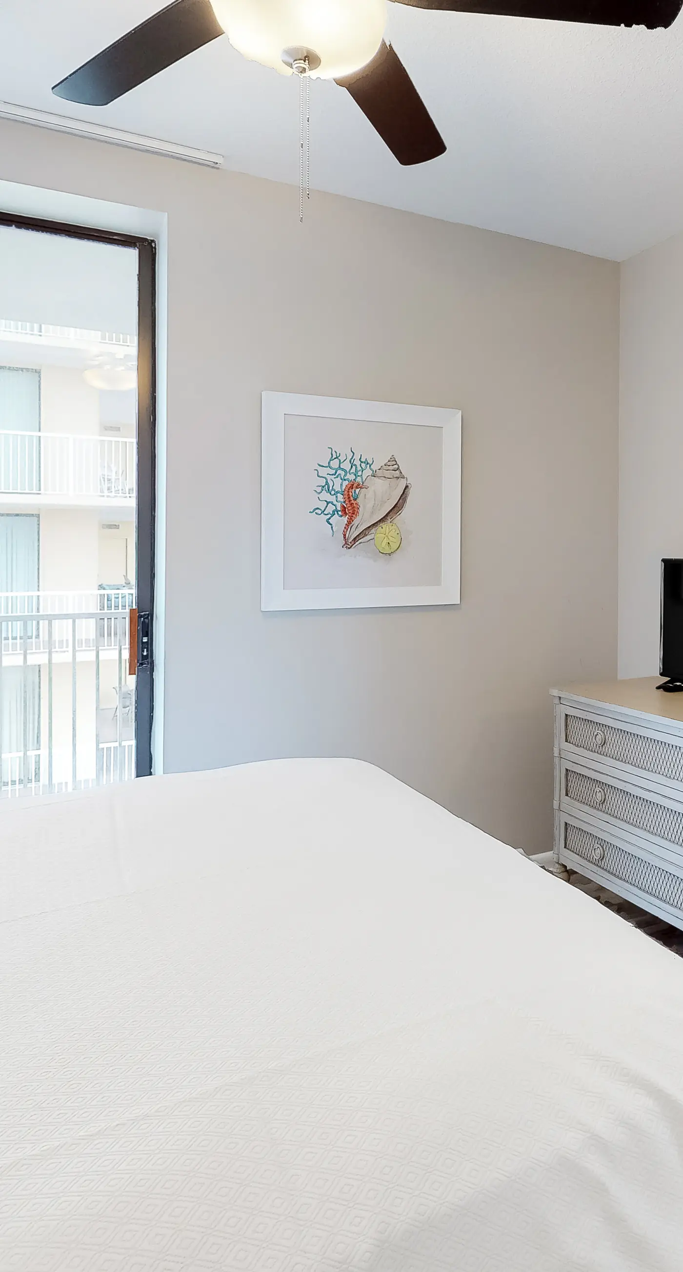 Gulf-Front 6th-Floor Condo w/Balcony, Shared Pool, Hot Tub - Snowbird-Friendly