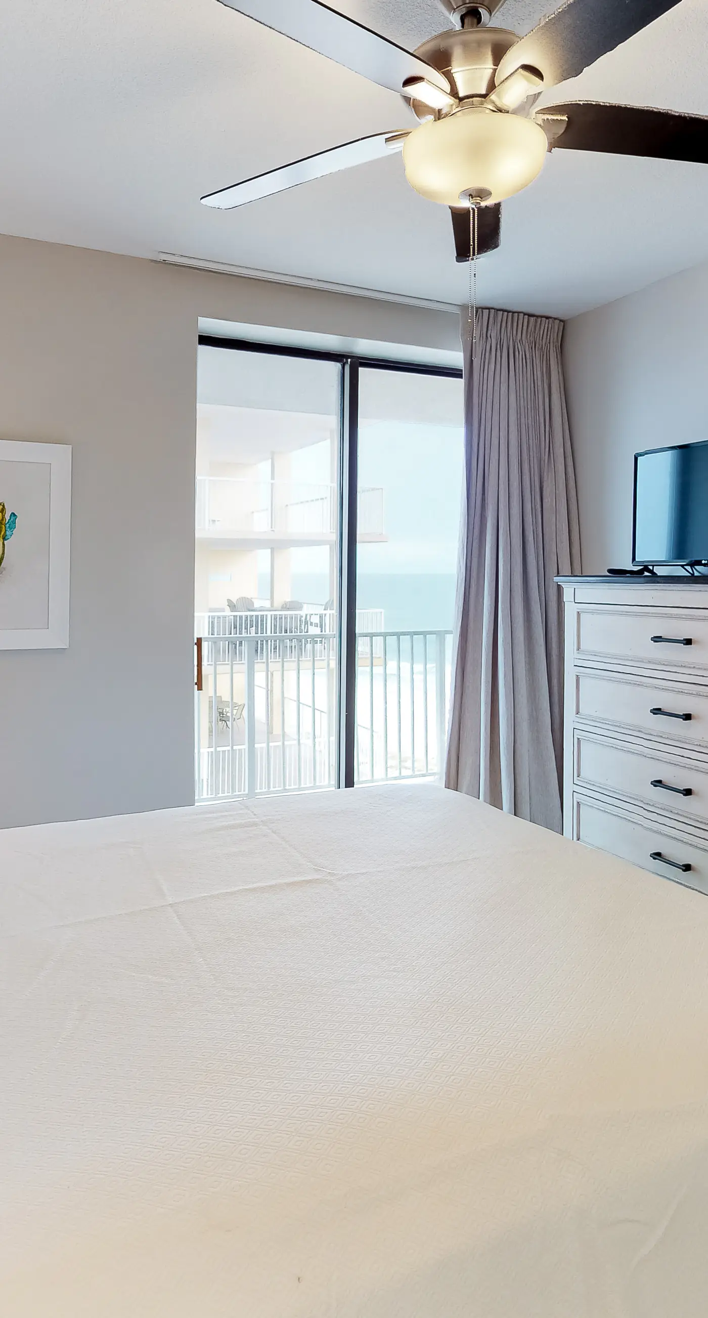 Gulf-Front 6th-Floor Condo w/Balcony, Shared Pool, Hot Tub - Snowbird-Friendly