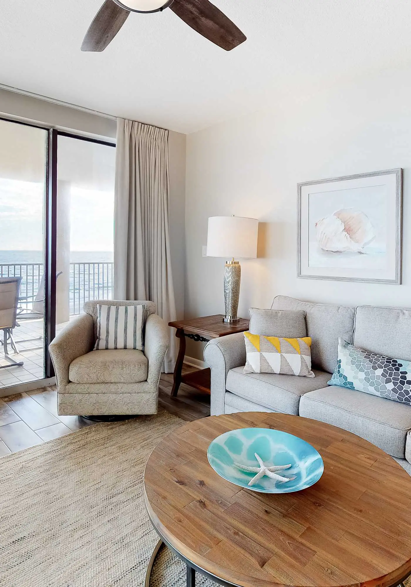 Gulf-Front 6th-Floor Condo w/Balcony, Shared Pool, Hot Tub - Snowbird-Friendly