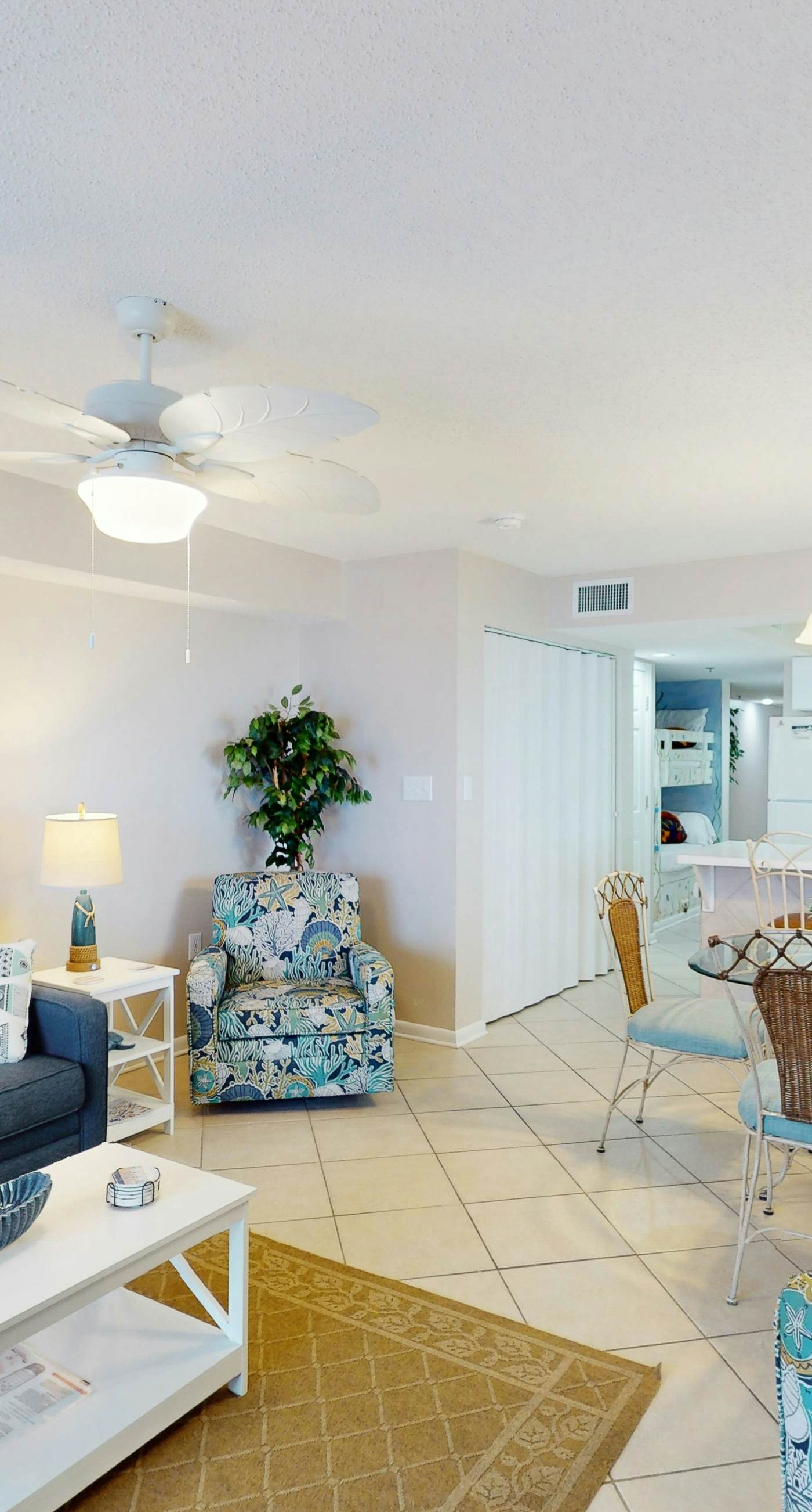 Gulf & Beachfront Condo wBalcony, Central AC, Shared Hot Tub, Pools, Free WiFi