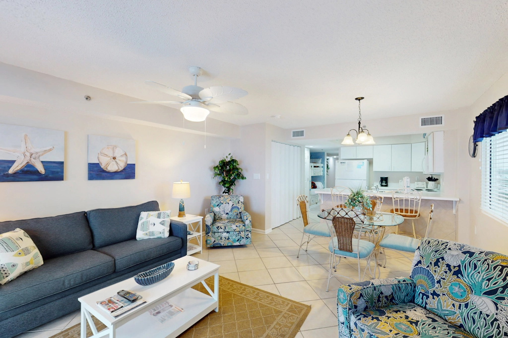 Gulf & Beachfront Condo wBalcony, Central AC, Shared Hot Tub, Pools, Free WiFi