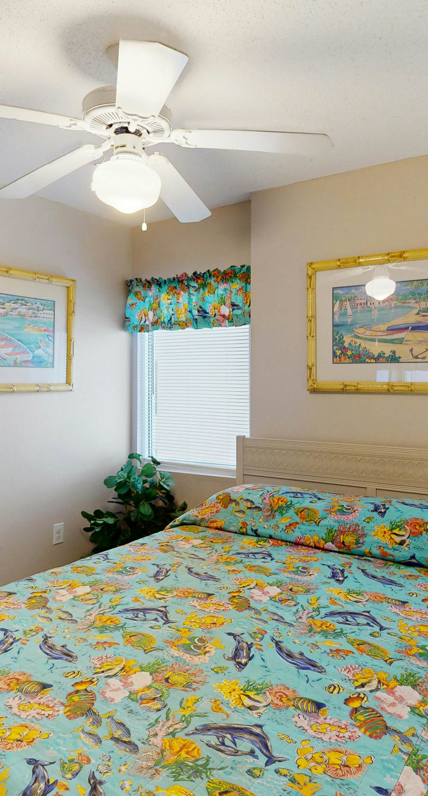 Gulf & Beachfront Condo wBalcony, Central AC, Shared Hot Tub, Pools, Free WiFi