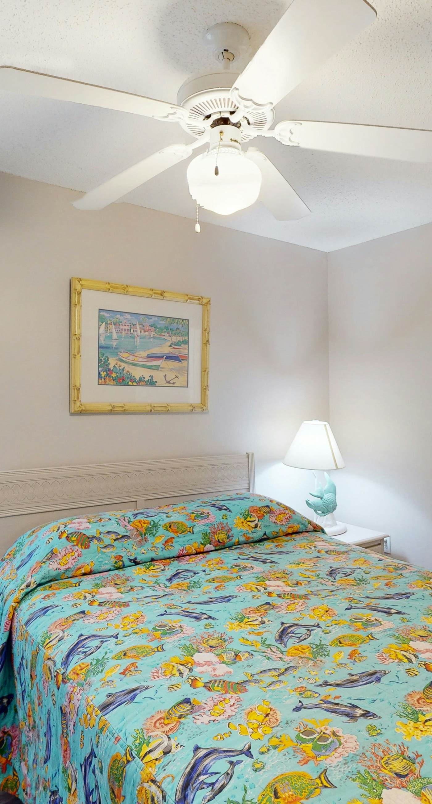 Gulf & Beachfront Condo wBalcony, Central AC, Shared Hot Tub, Pools, Free WiFi