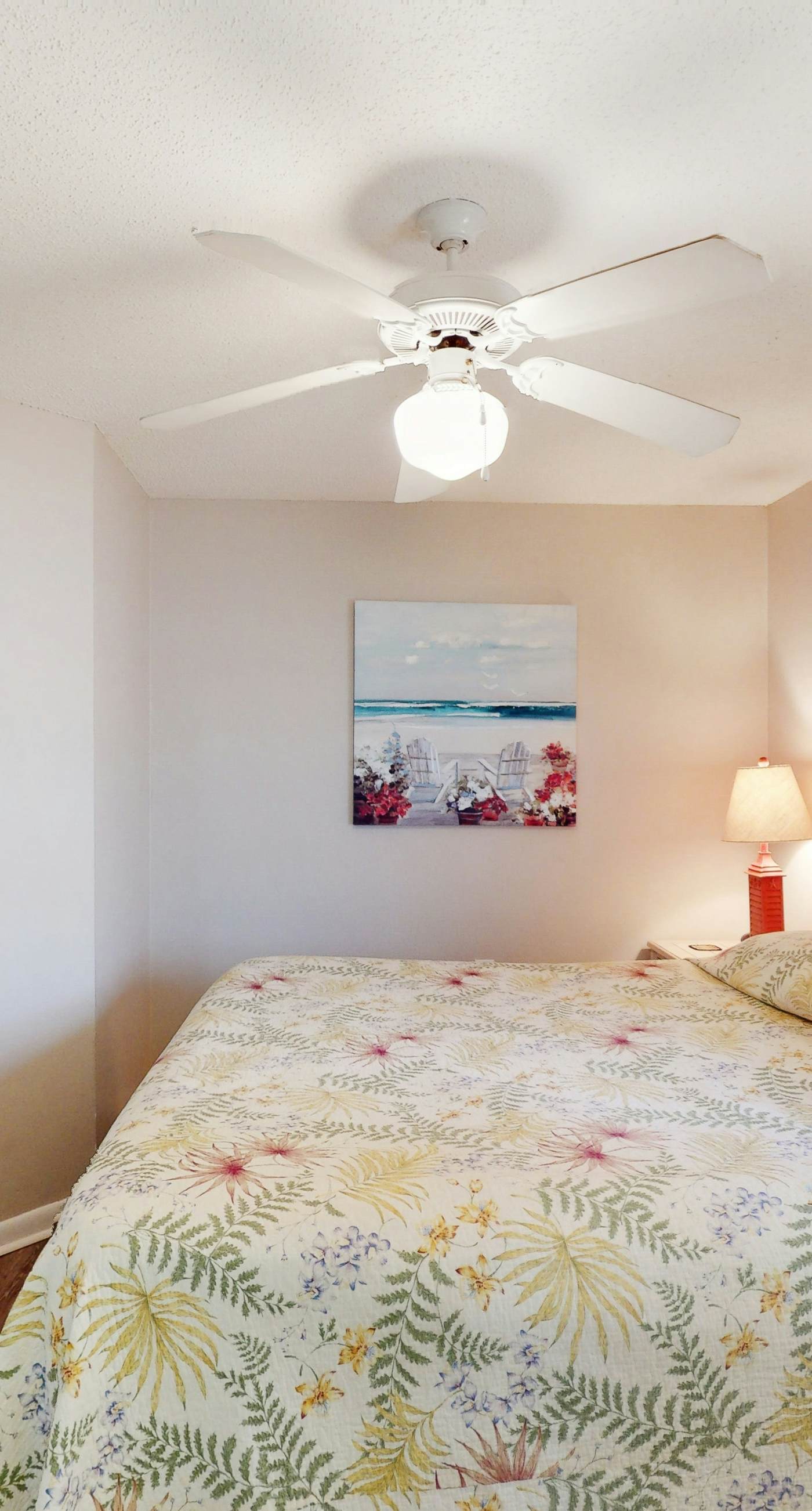 Gulf & Beachfront Condo wBalcony, Central AC, Shared Hot Tub, Pools, Free WiFi