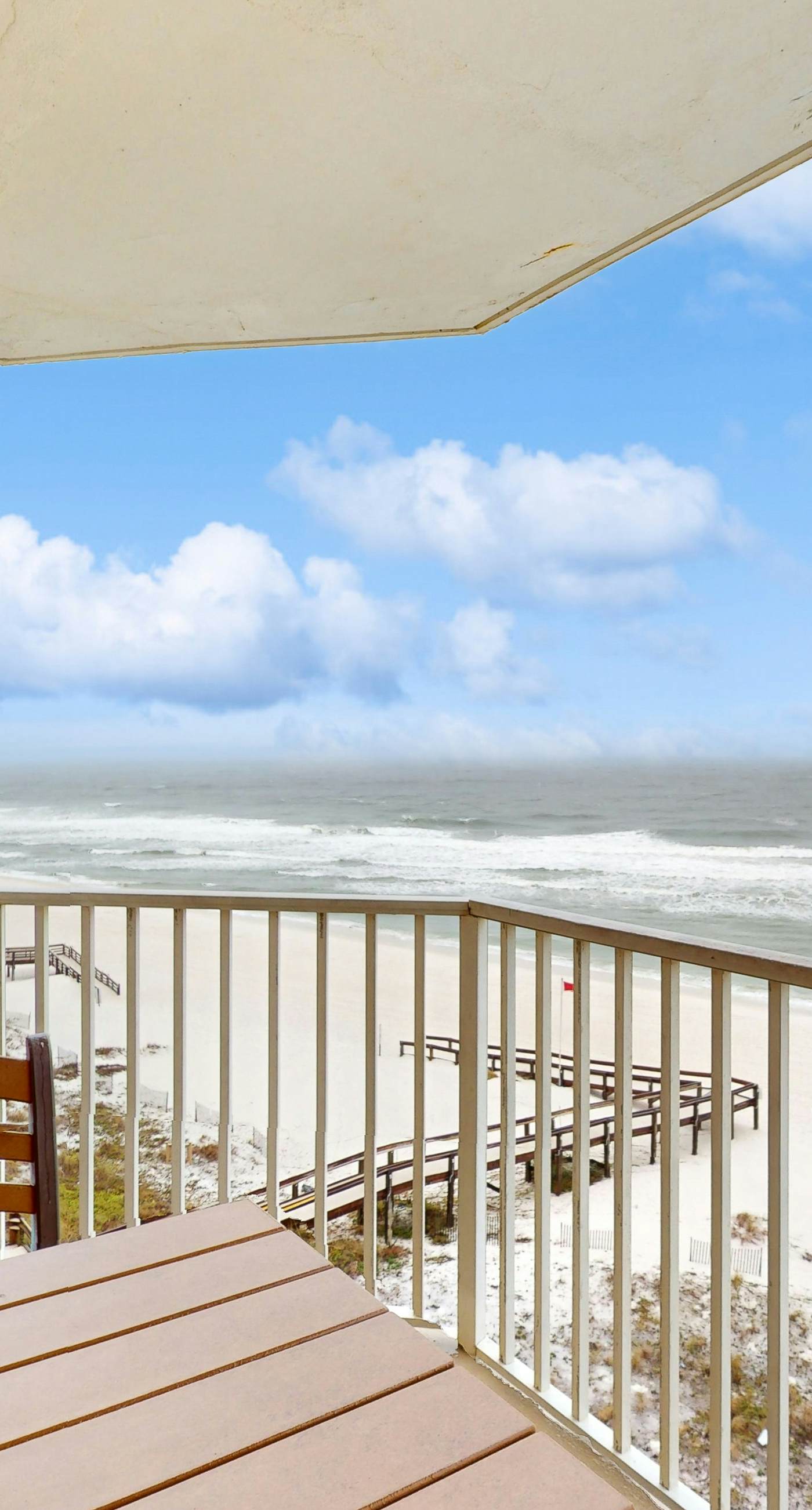 Gulf & Beachfront Condo wBalcony, Central AC, Shared Hot Tub, Pools, Free WiFi