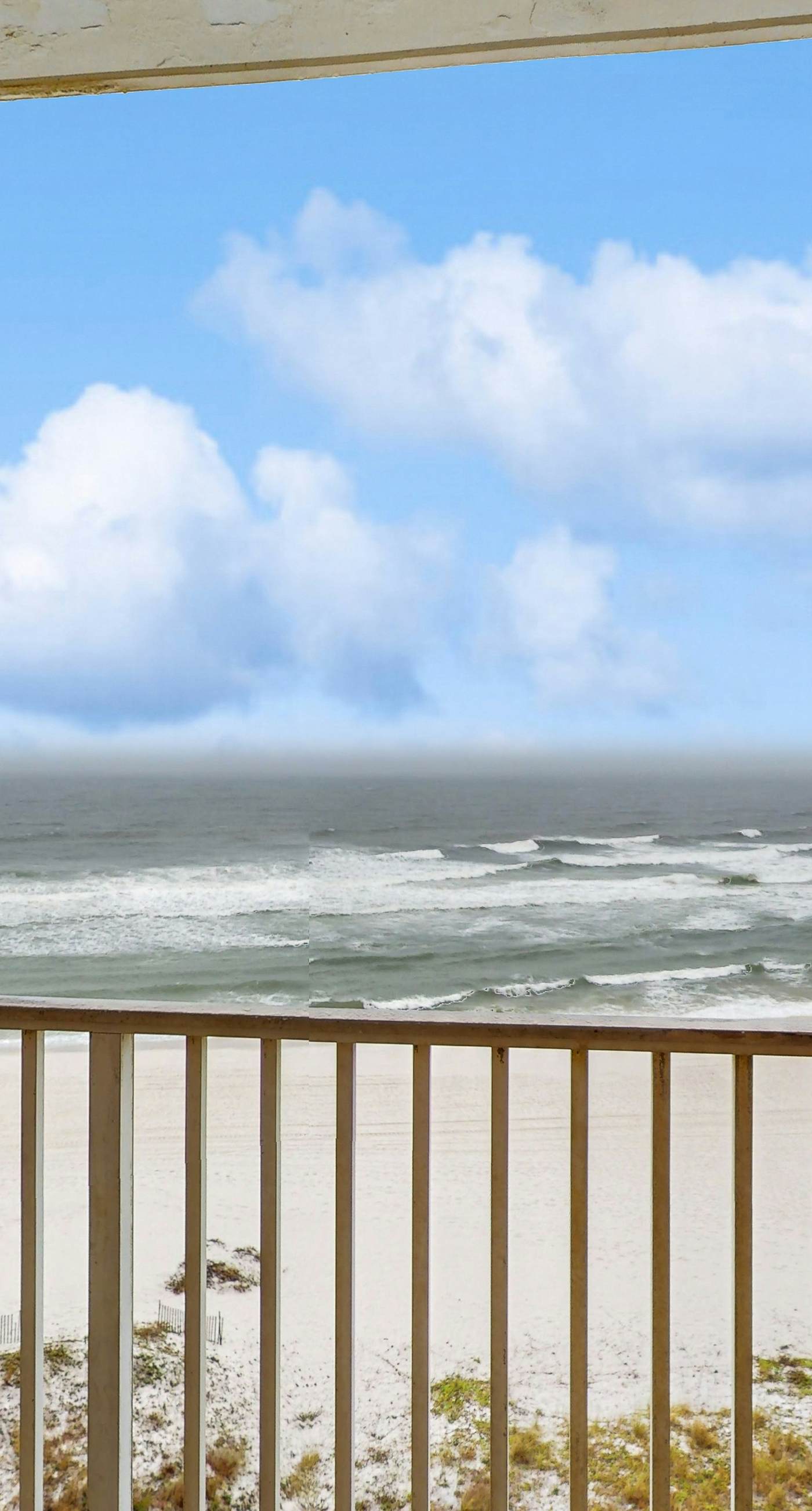 Gulf & Beachfront Condo wBalcony, Central AC, Shared Hot Tub, Pools, Free WiFi