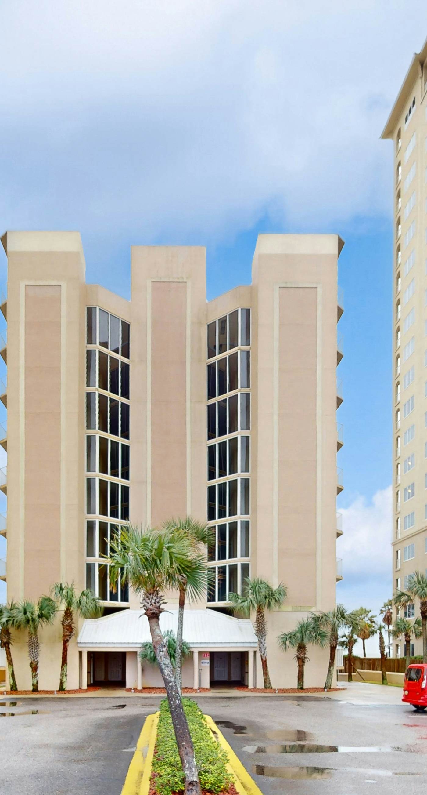 Gulf & Beachfront Condo wBalcony, Central AC, Shared Hot Tub, Pools, Free WiFi