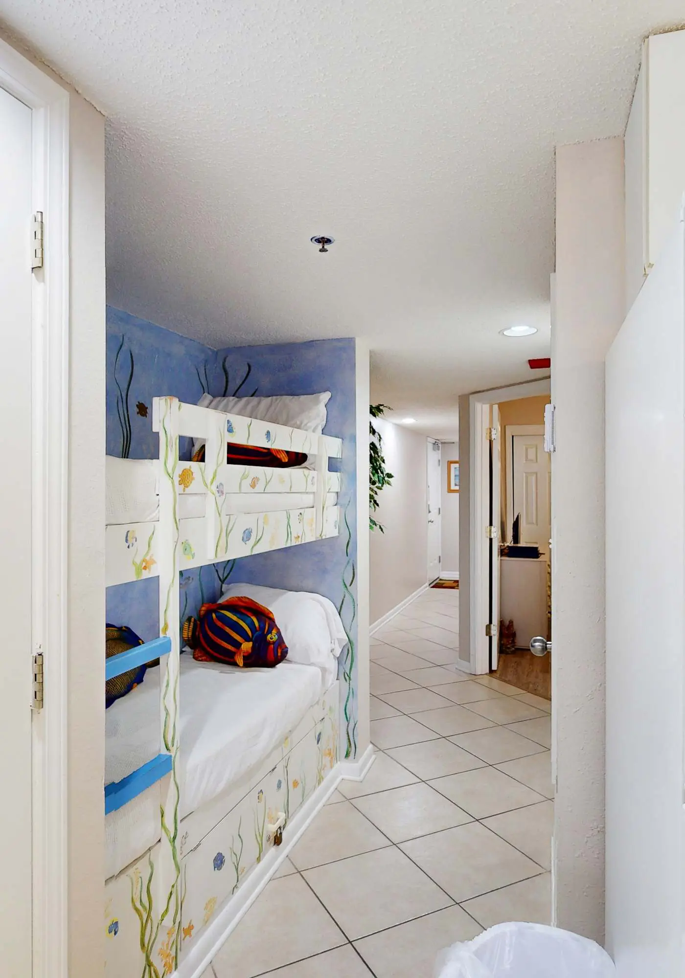 Gulf & Beachfront Condo wBalcony, Central AC, Shared Hot Tub, Pools, Free WiFi