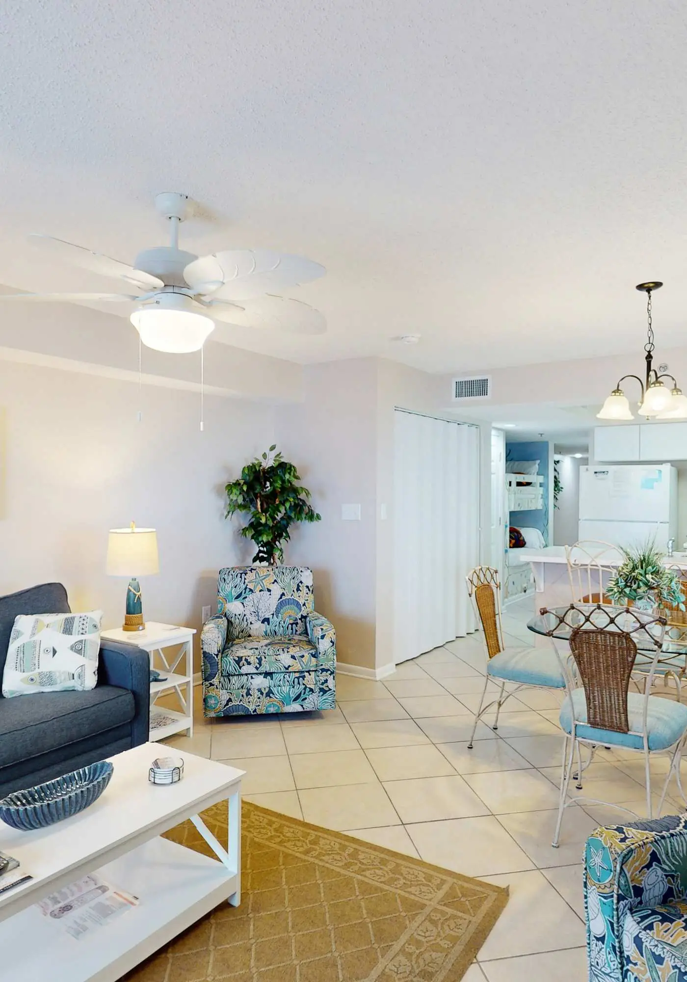 Gulf & Beachfront Condo wBalcony, Central AC, Shared Hot Tub, Pools, Free WiFi