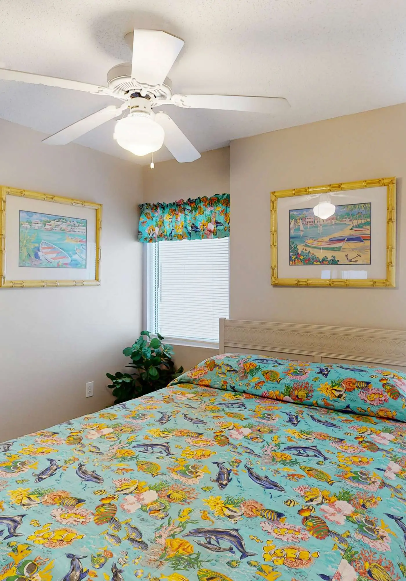 Gulf & Beachfront Condo wBalcony, Central AC, Shared Hot Tub, Pools, Free WiFi
