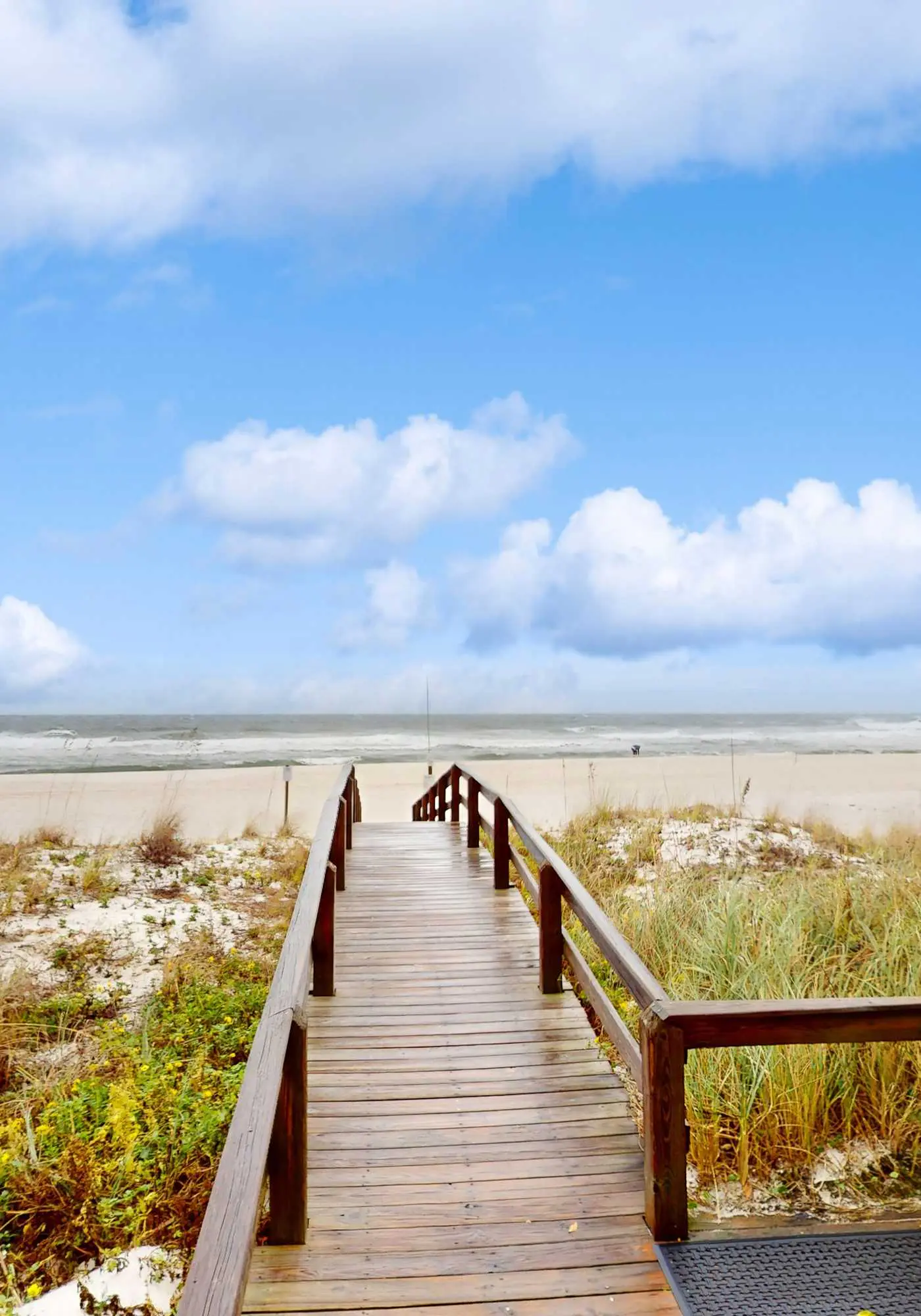 Gulf & Beachfront Condo wBalcony, Central AC, Shared Hot Tub, Pools, Free WiFi