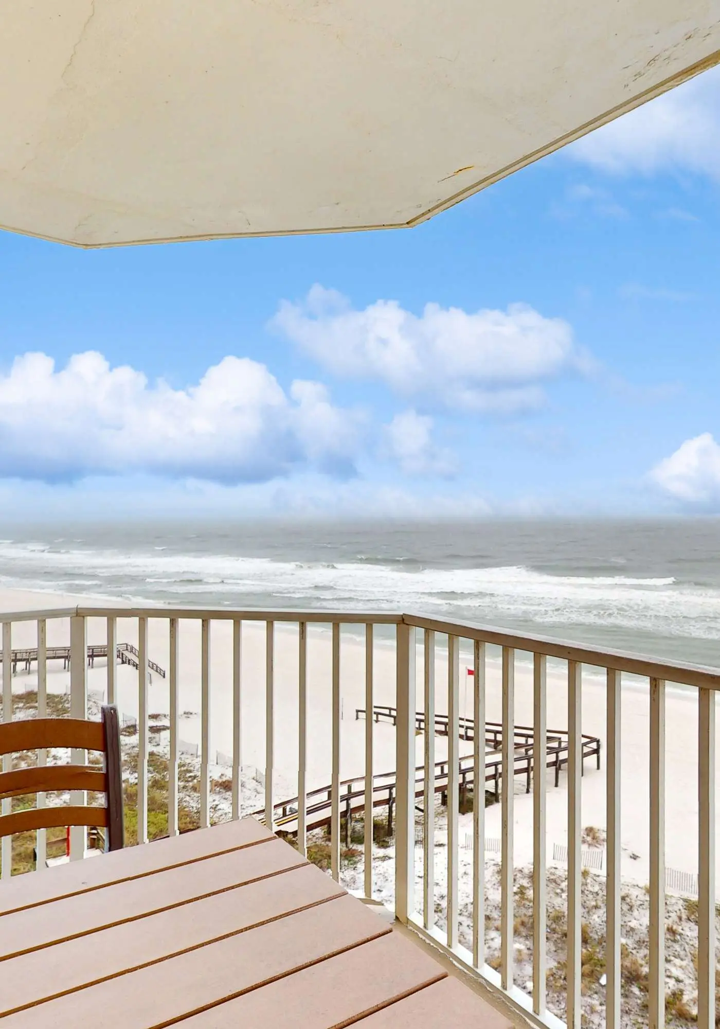 Gulf & Beachfront Condo wBalcony, Central AC, Shared Hot Tub, Pools, Free WiFi