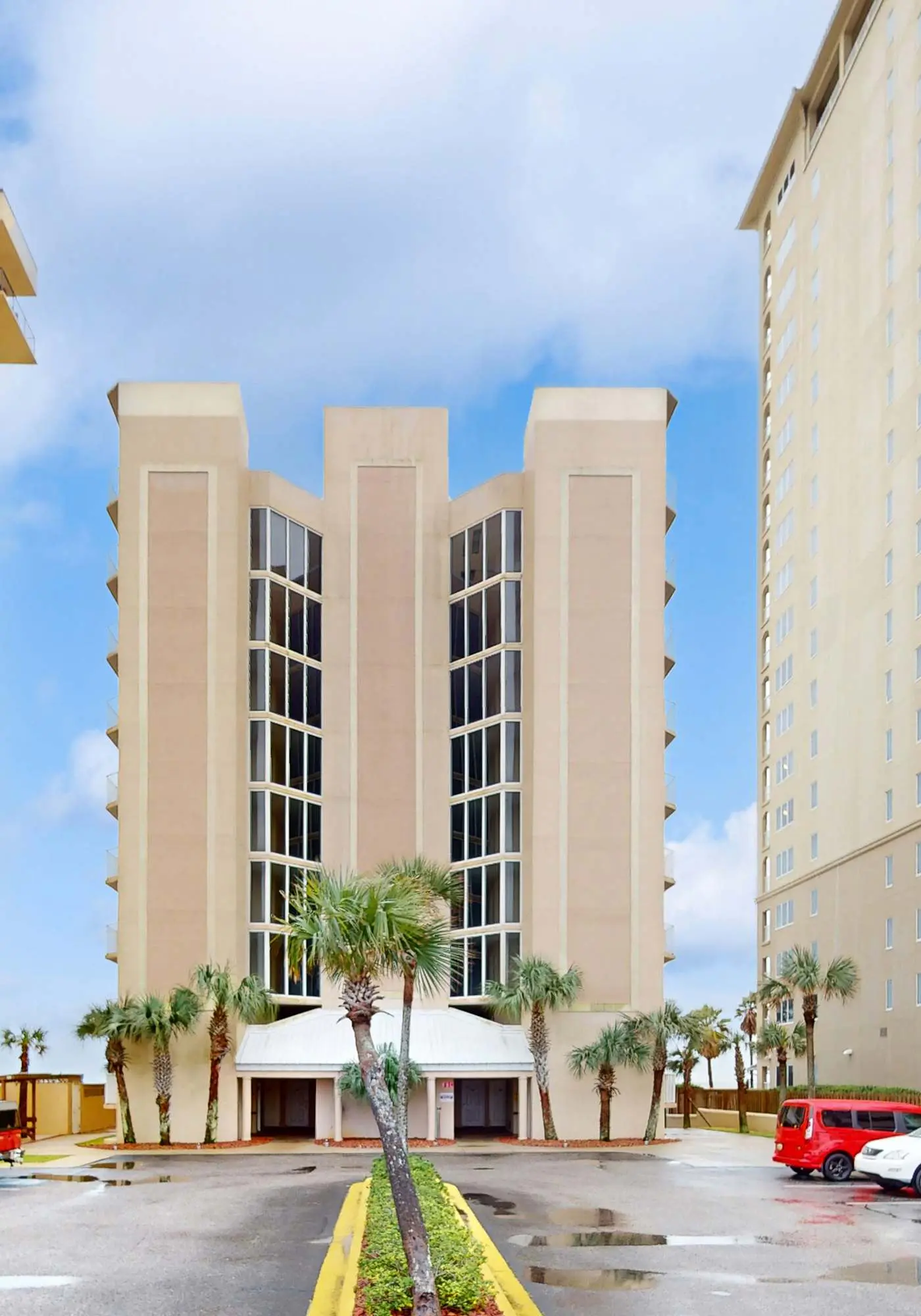 Gulf & Beachfront Condo wBalcony, Central AC, Shared Hot Tub, Pools, Free WiFi