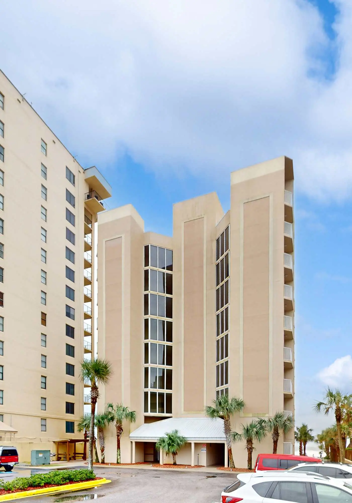 Gulf & Beachfront Condo wBalcony, Central AC, Shared Hot Tub, Pools, Free WiFi
