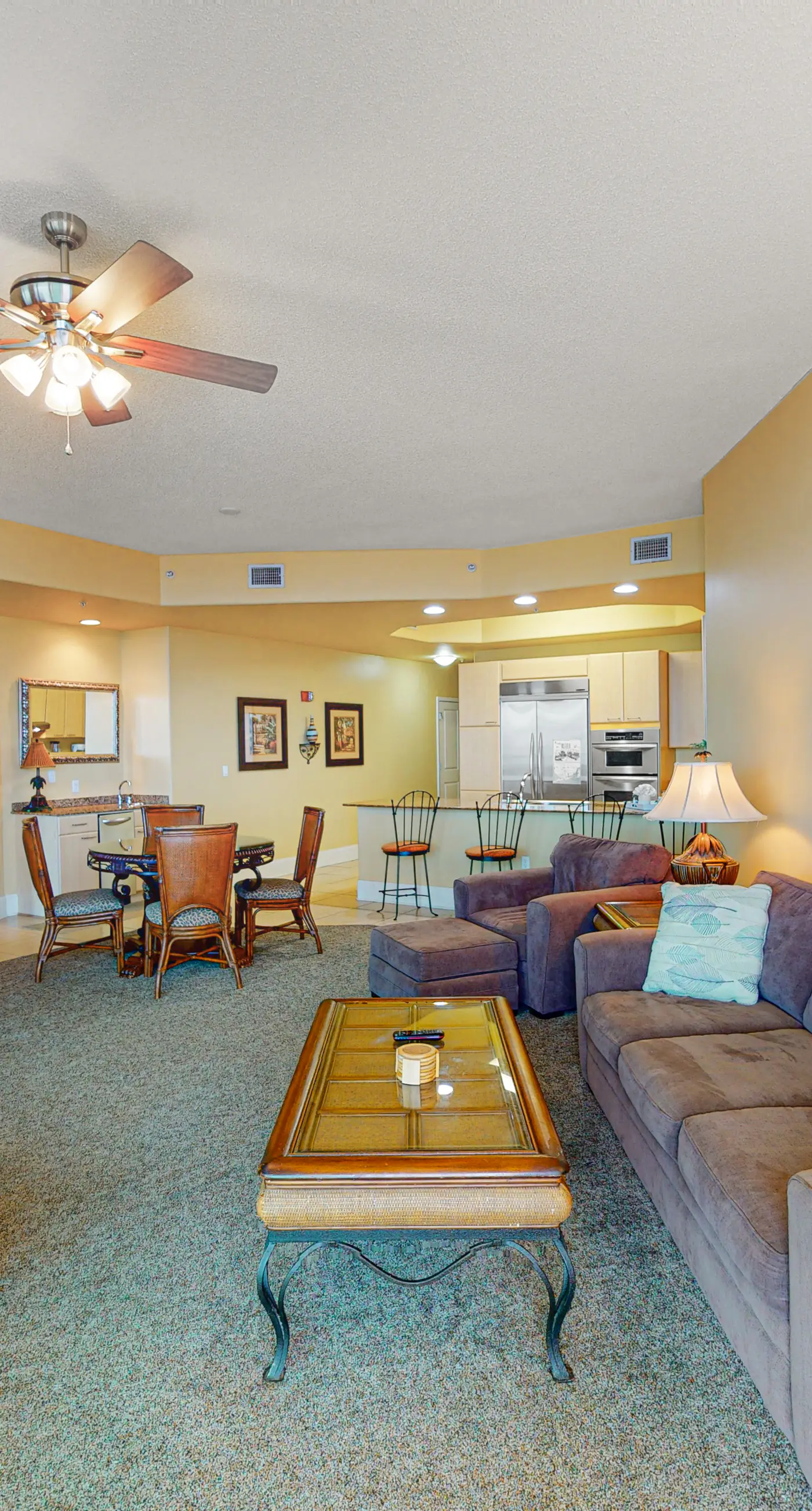 Beachfront 13th-floor condo with balcony, hot tubs, pools, & tennis courts