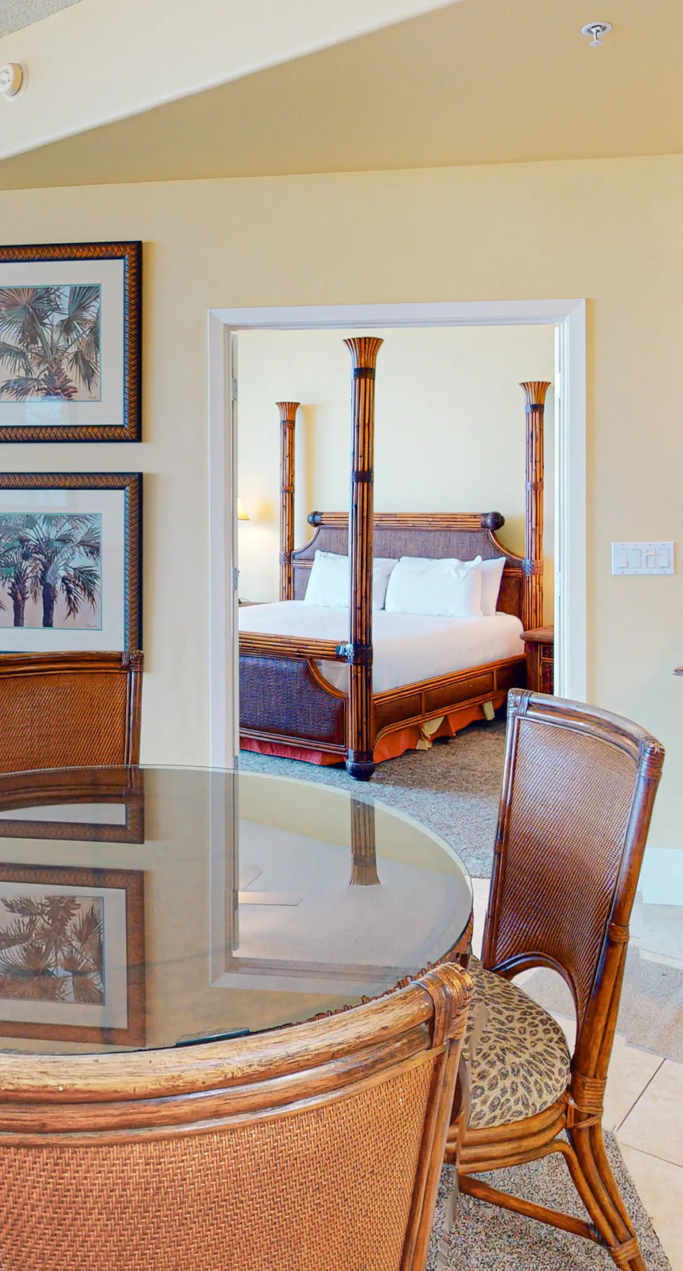 Beachfront 13th-floor condo with balcony, hot tubs, pools, & tennis courts