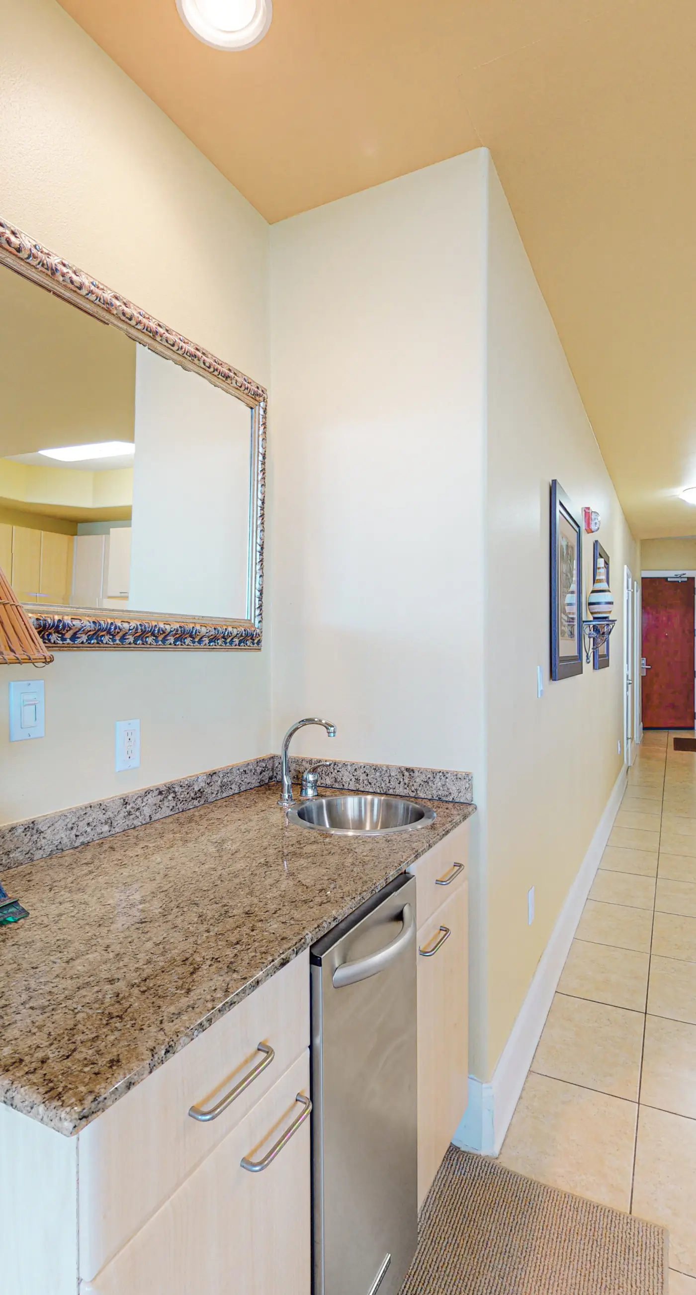 Beachfront 13th-floor condo with balcony, hot tubs, pools, & tennis courts