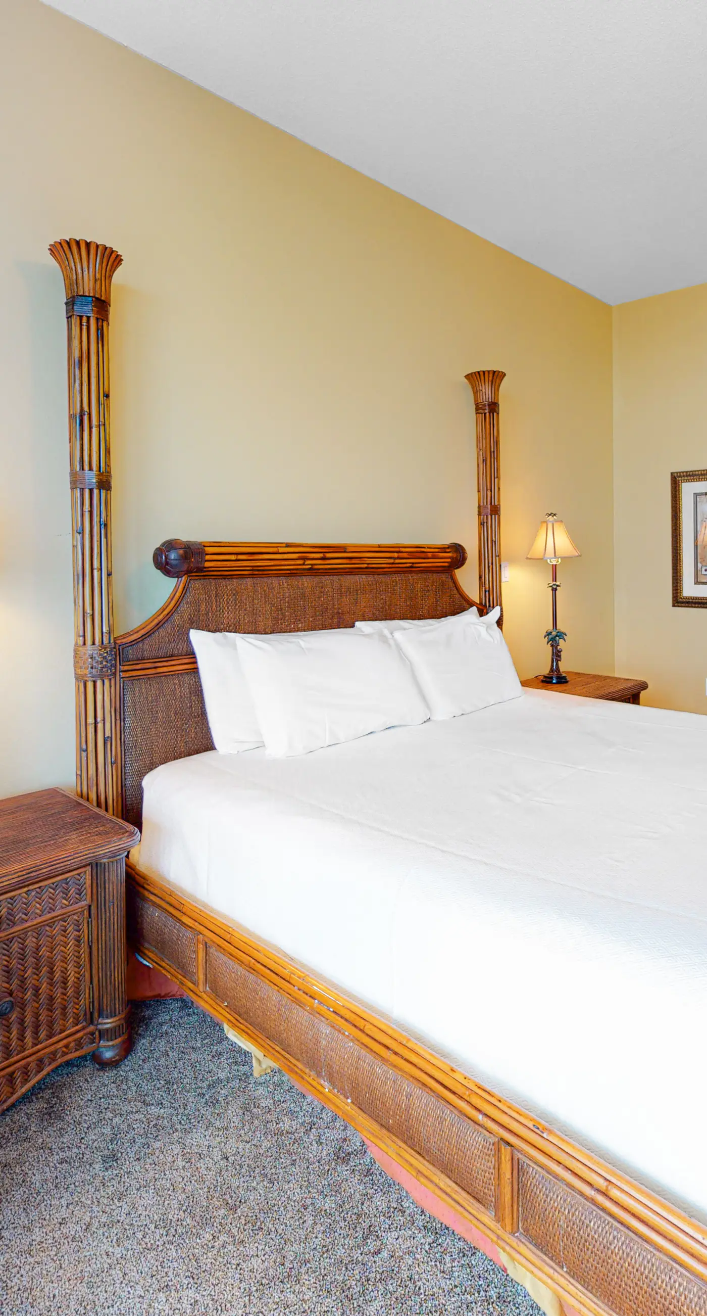 Beachfront 13th-floor condo with balcony, hot tubs, pools, & tennis courts