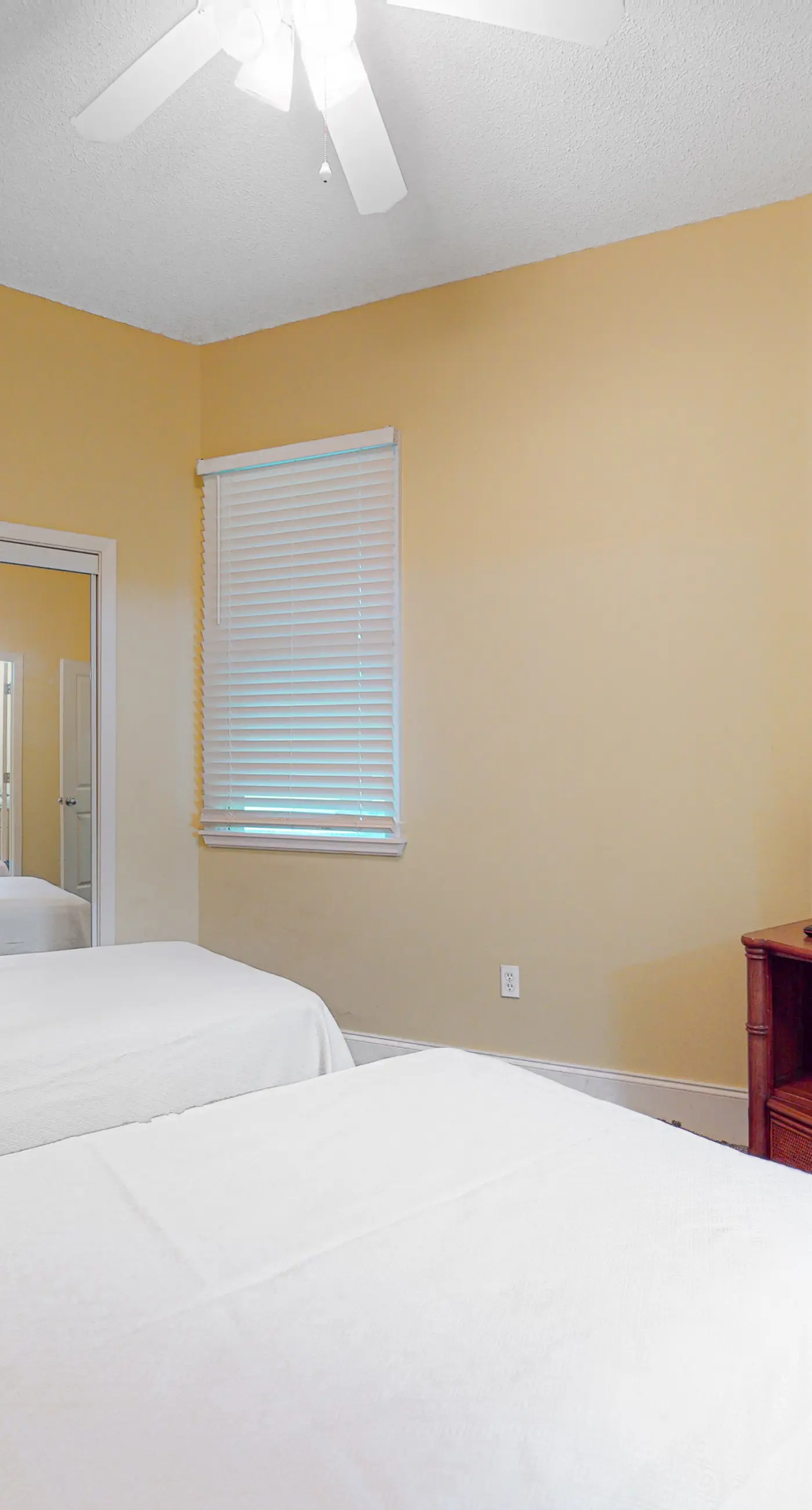 Beachfront 13th-floor condo with balcony, hot tubs, pools, & tennis courts