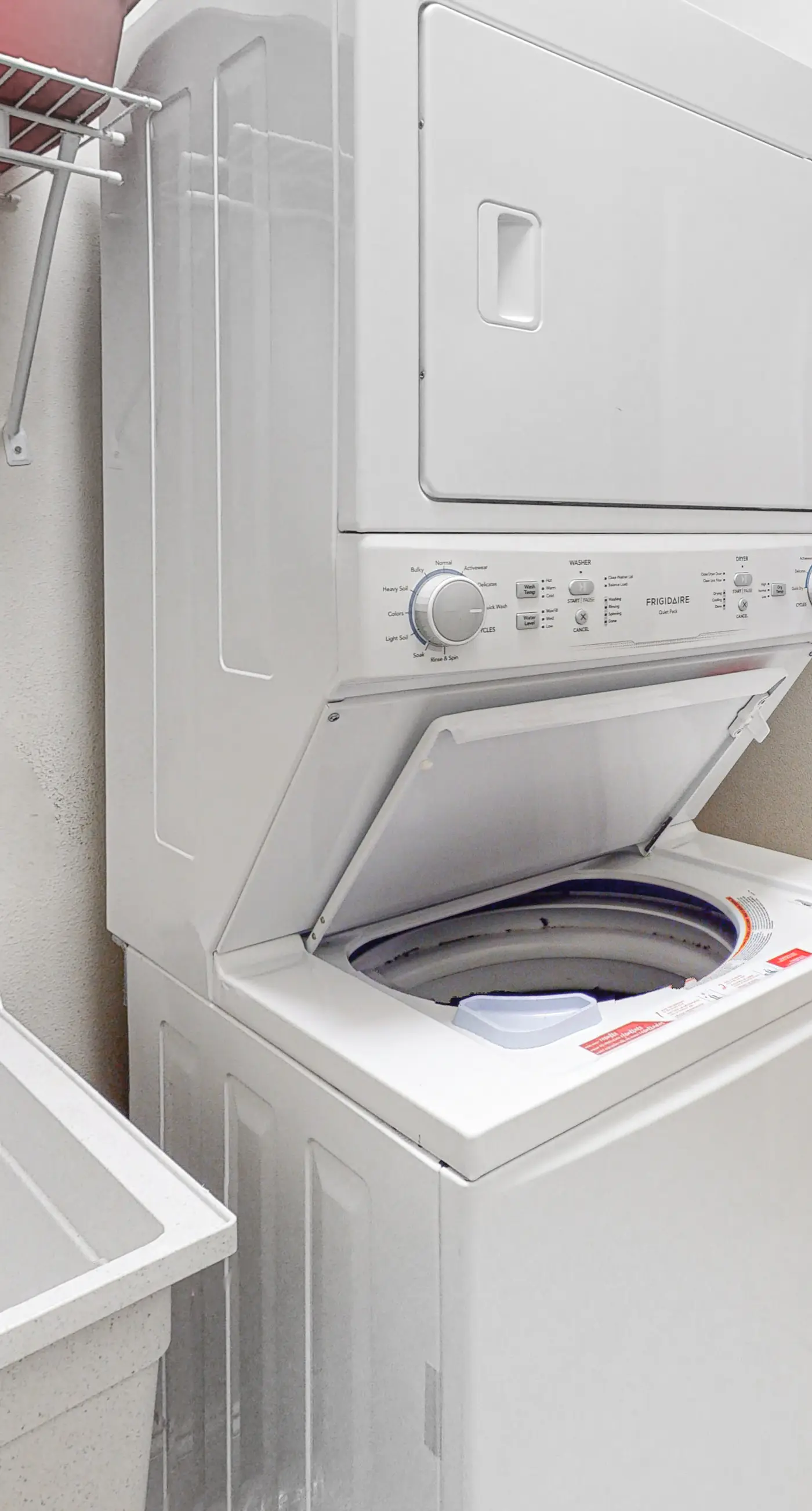 Beachfront 13th-floor condo with balcony, hot tubs, pools, & tennis courts