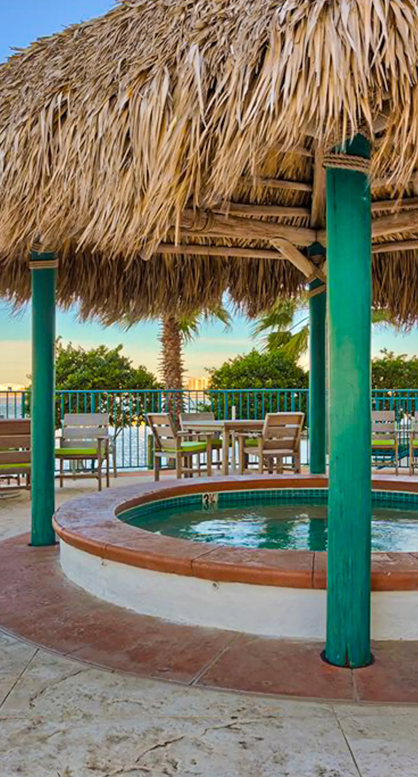 Beachfront 13th-floor condo with balcony, hot tubs, pools, & tennis courts