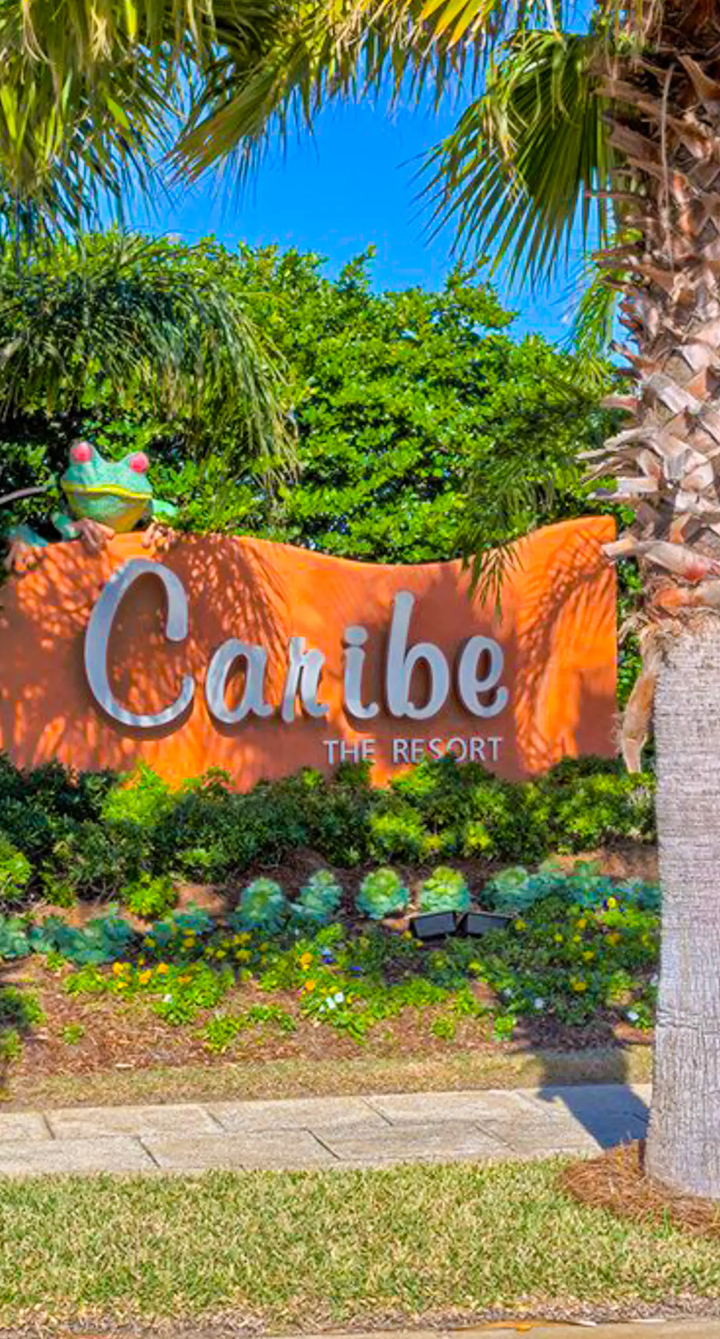 Beachfront 13th-floor condo with balcony, hot tubs, pools, & tennis courts