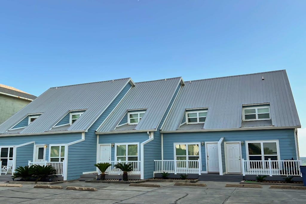 Beachfront Gem - 3 bedroom townhome with waterfront deck