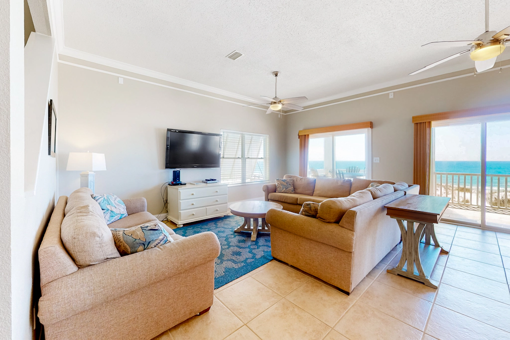 Large beachfront home with pool, deck & AC - wedding-friendly