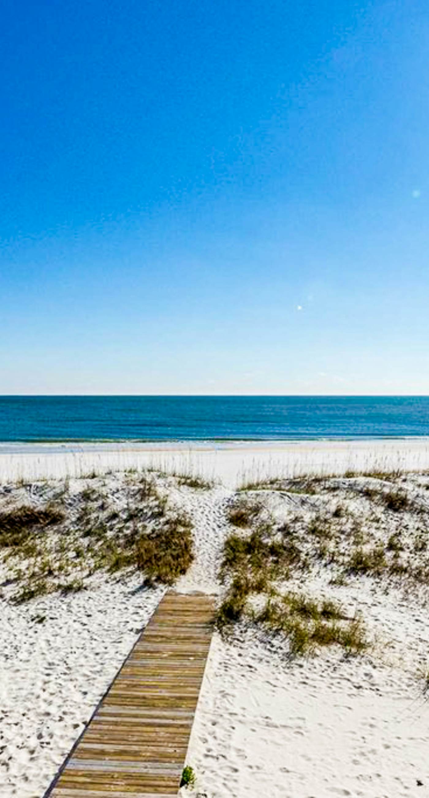 Large beachfront home with pool, deck & AC - wedding-friendly