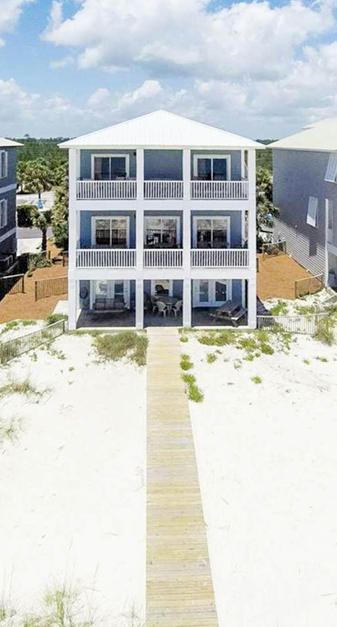 Large beachfront home with pool, deck & AC - wedding-friendly
