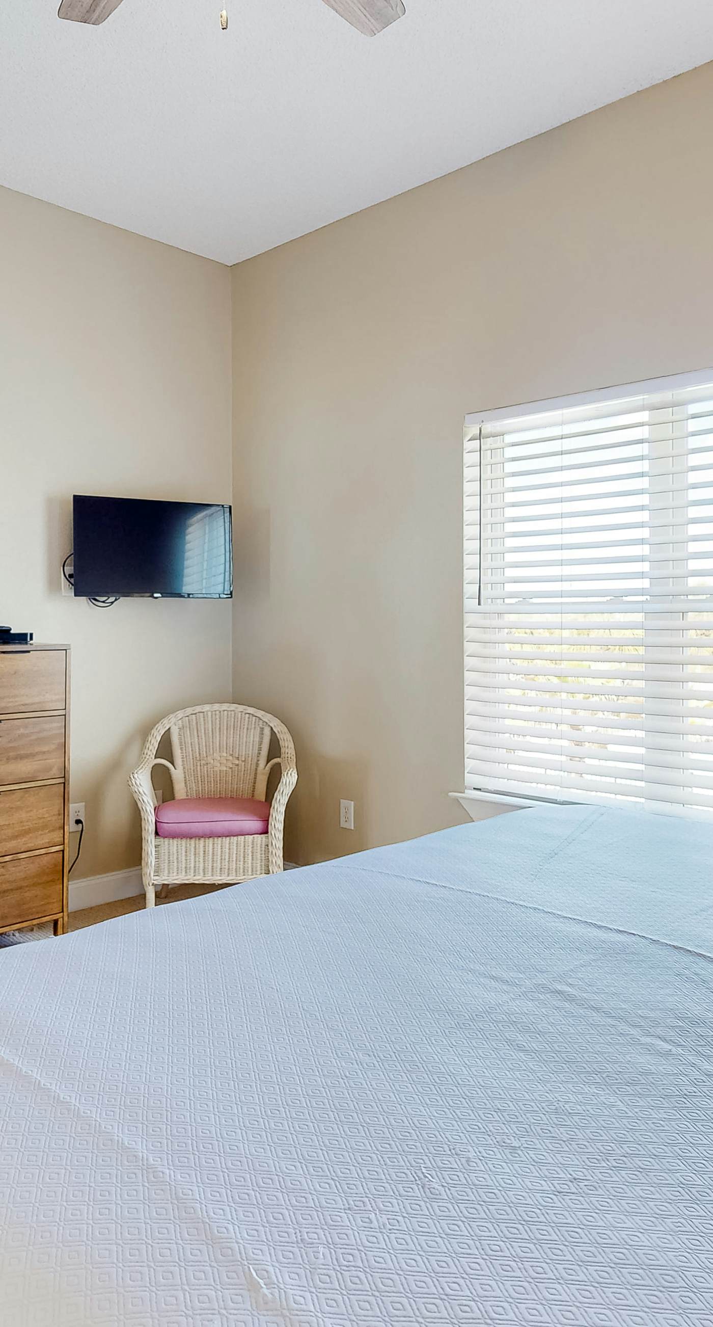 Large beachfront home with pool, deck & AC - wedding-friendly