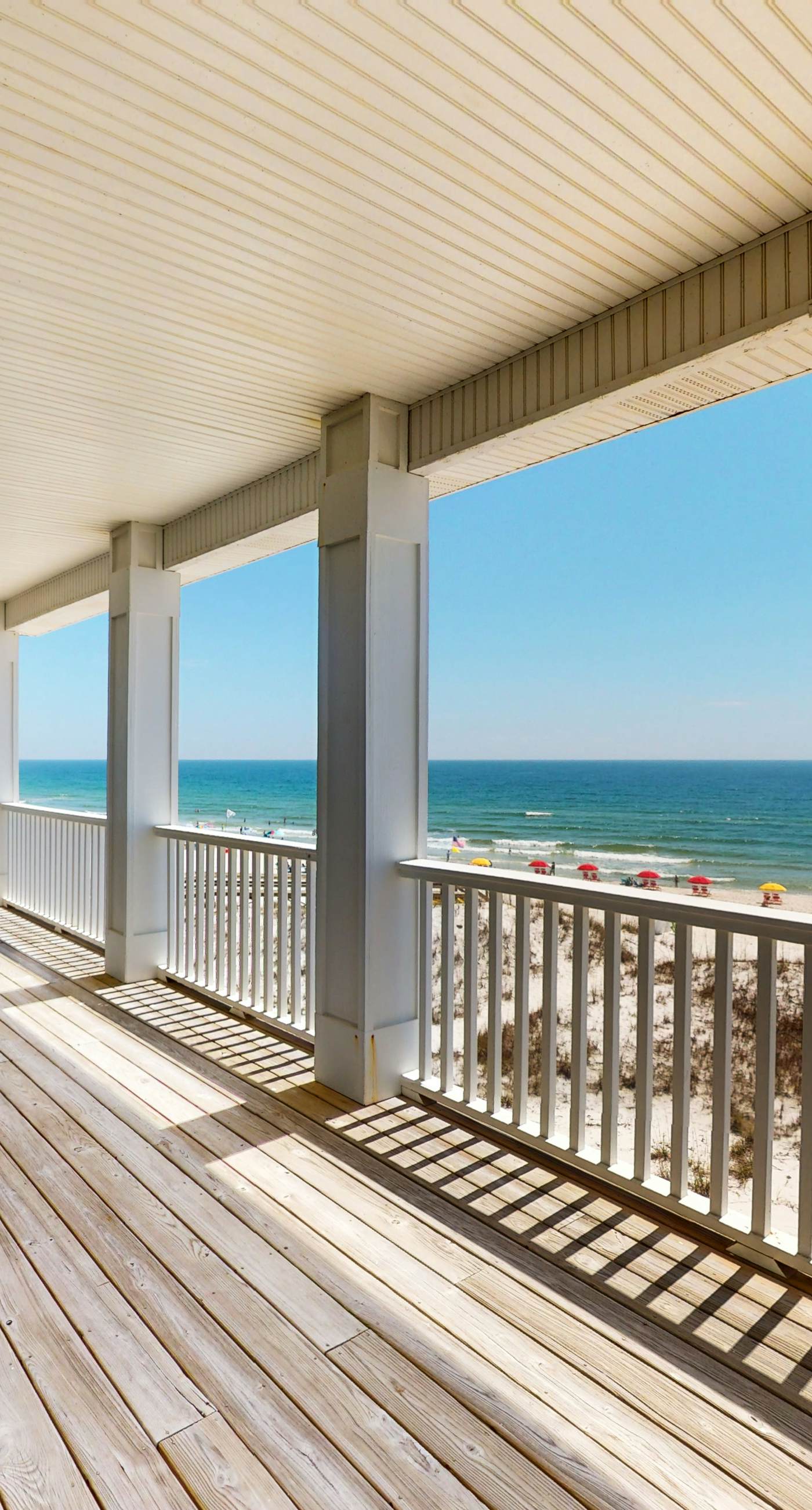 Large beachfront home with pool, deck & AC - wedding-friendly