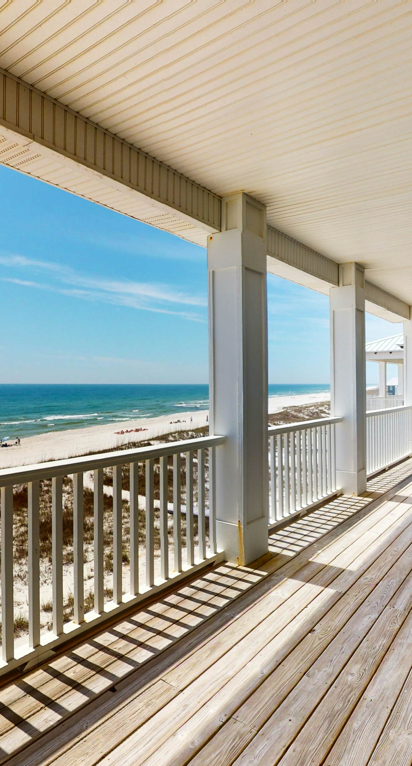 Large beachfront home with pool, deck & AC - wedding-friendly